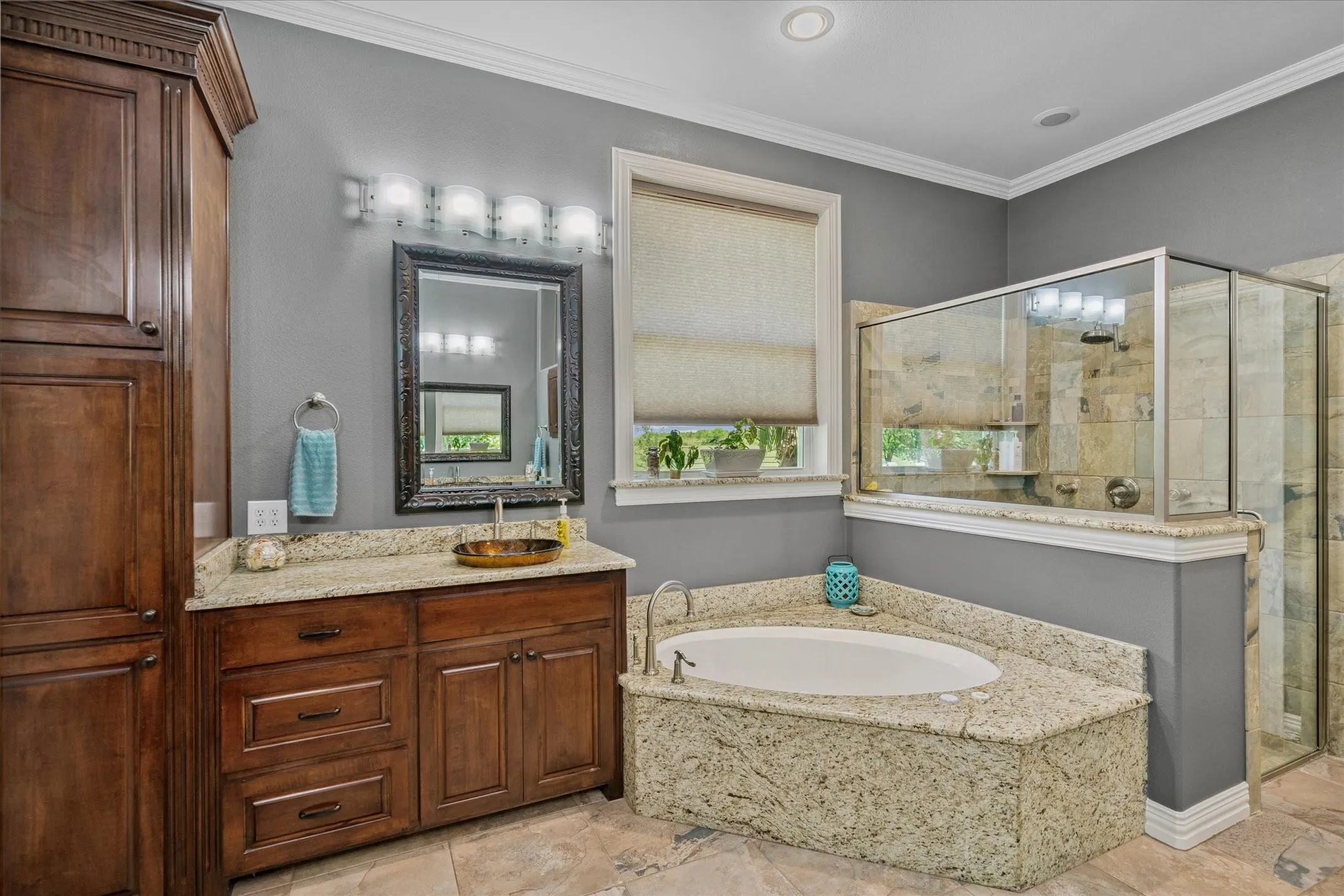 Single Family Residence For Sale in Kaufman County , 5811 County Road 4102, Kaufman, Texas 75142, 4 Bedroom, 4 Bathroom, 3 Garage spaces, 3,325 Sqft, built in 2011, mls#21330886, Real Estate Agent in Kaufman, Homes For Sale in Kaufman county, Homes For Sale in Kaufman, Realtor in Kaufman Texas, Real Estate Brokerage Independent Realty Texas, Luminita Cordes Realtor