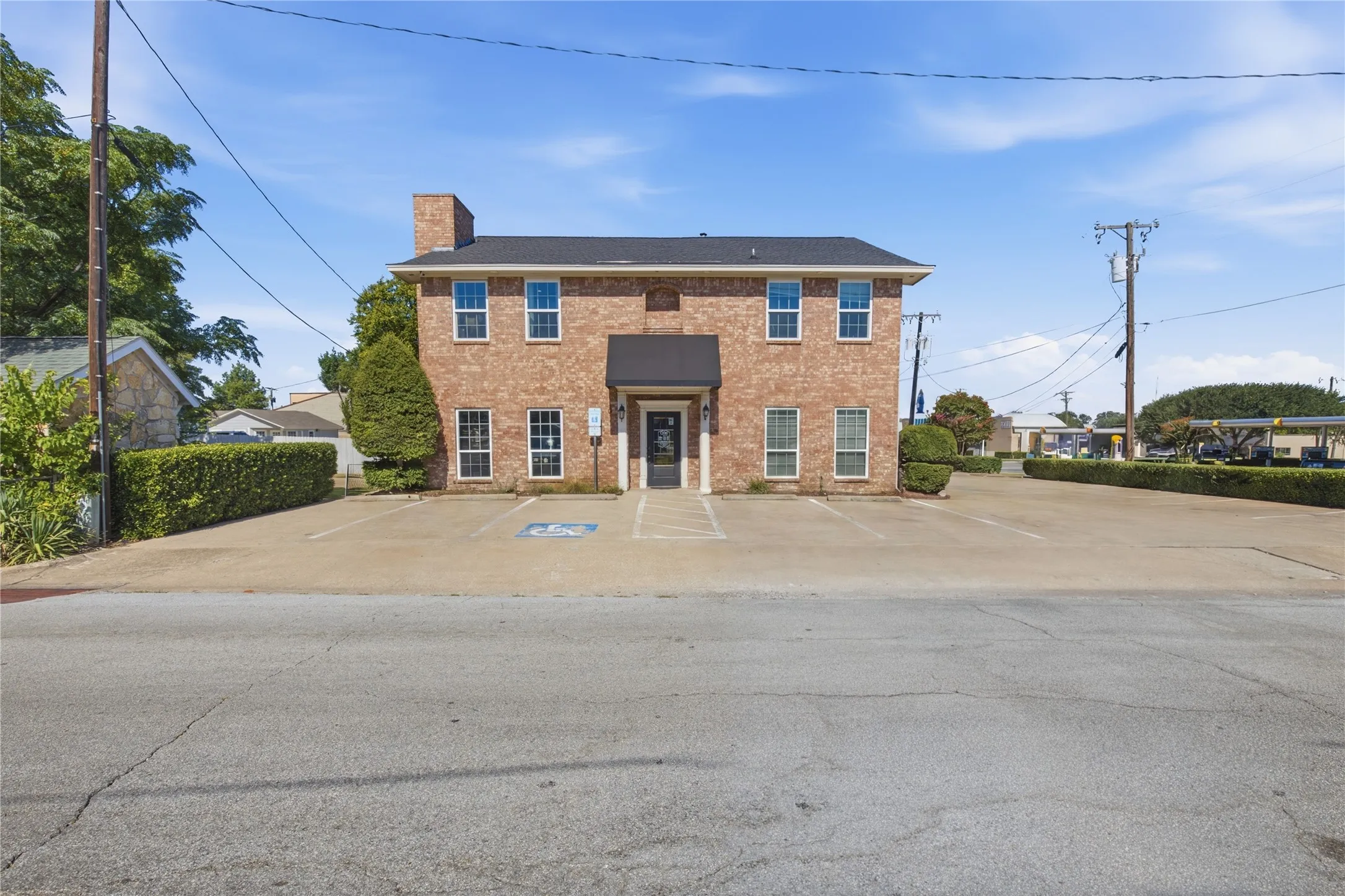 Business For Rent in Tarrant County , 110 S BARTON Street, Grapevine, Texas 76051, 0, 0, Garage spaces, 350 Sqft, built in 1995, Price $2,000, mls#21329029, Real Estate Agent in Grapevine, Homes For Rent in Tarrant county, Homes For Rent in Grapevine, Realtor in Grapevine Texas, Real Estate Brokerage Independent Realty Texas, Luminita Cordes Realtor