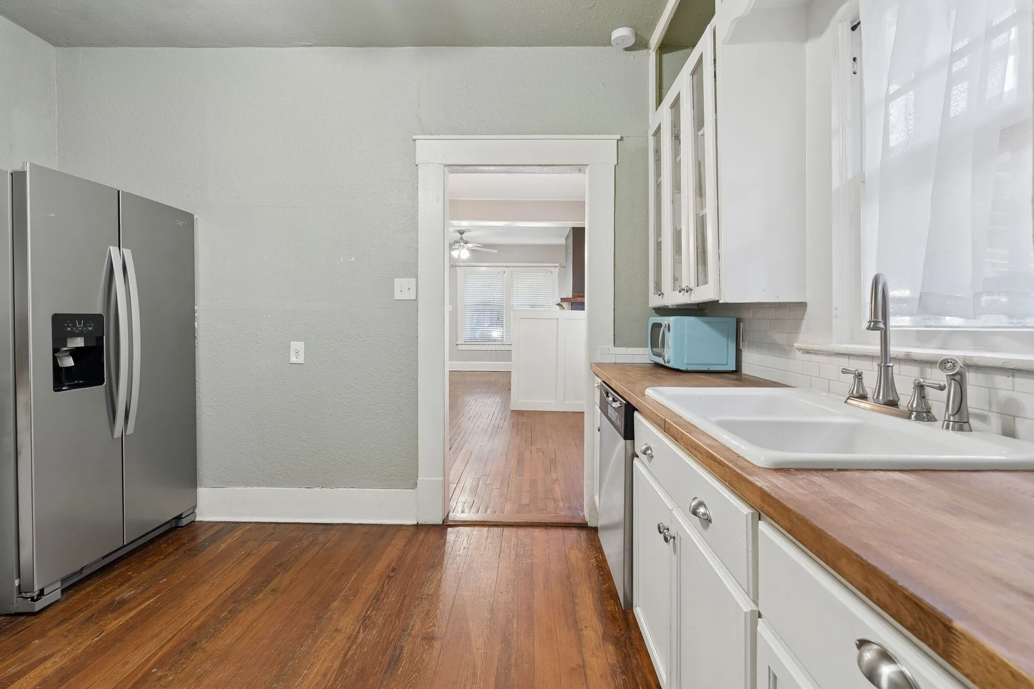 Single Family Residence For Sale in Tarrant County , 2111 Washington Avenue, Fort Worth, Texas 76110, 2 Bedroom, 1 Bathroom, Garage spaces, 1,209 Sqft, built in 1940, mls#21331406, Real Estate Agent in Fort Worth, Homes For Sale in Tarrant county, Homes For Sale in Fort Worth, Realtor in Fort Worth Texas, Real Estate Brokerage Independent Realty Texas, Luminita Cordes Realtor