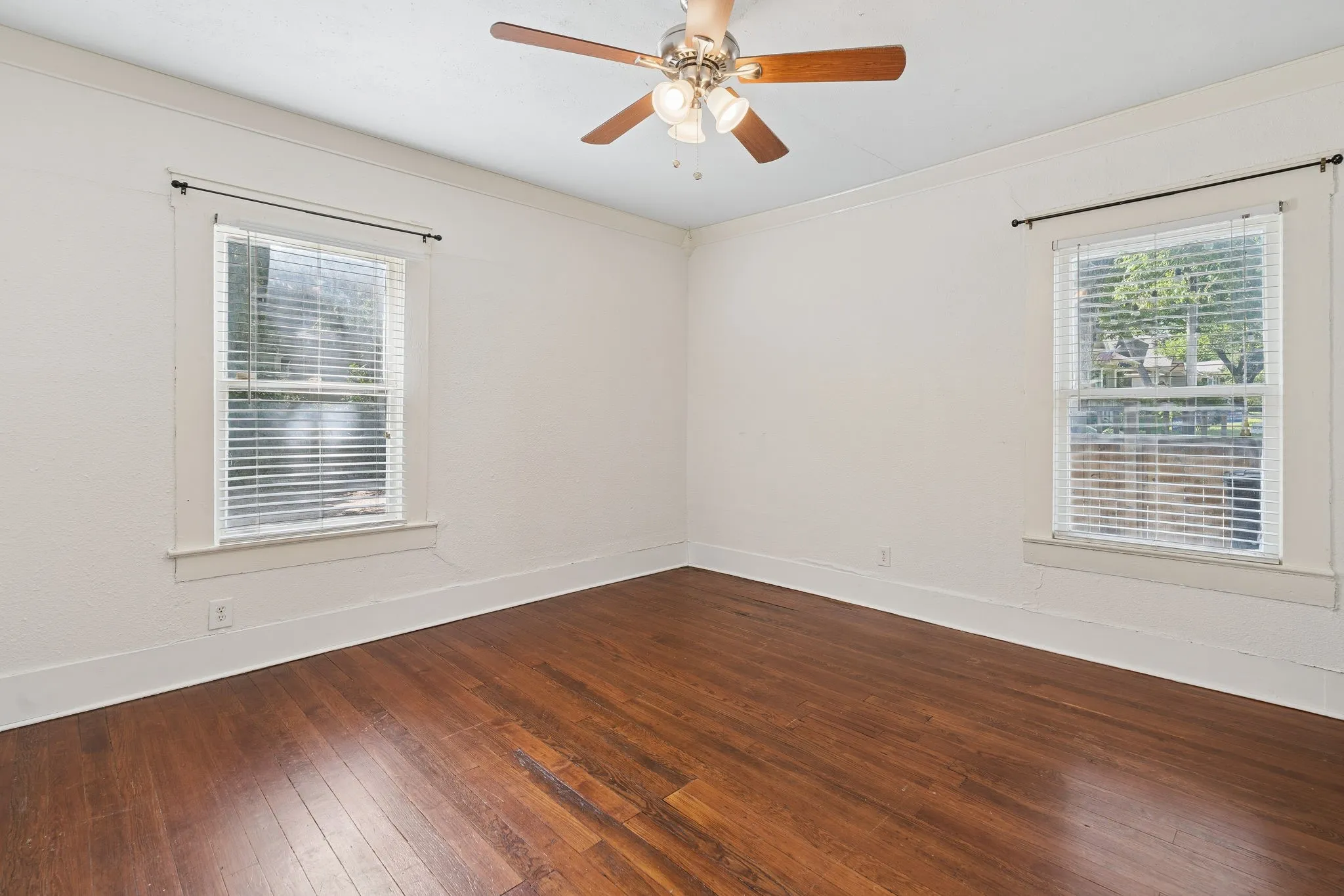 Single Family Residence For Sale in Tarrant County , 2111 Washington Avenue, Fort Worth, Texas 76110, 2 Bedroom, 1 Bathroom, Garage spaces, 1,209 Sqft, built in 1940, mls#21331406, Real Estate Agent in Fort Worth, Homes For Sale in Tarrant county, Homes For Sale in Fort Worth, Realtor in Fort Worth Texas, Real Estate Brokerage Independent Realty Texas, Luminita Cordes Realtor