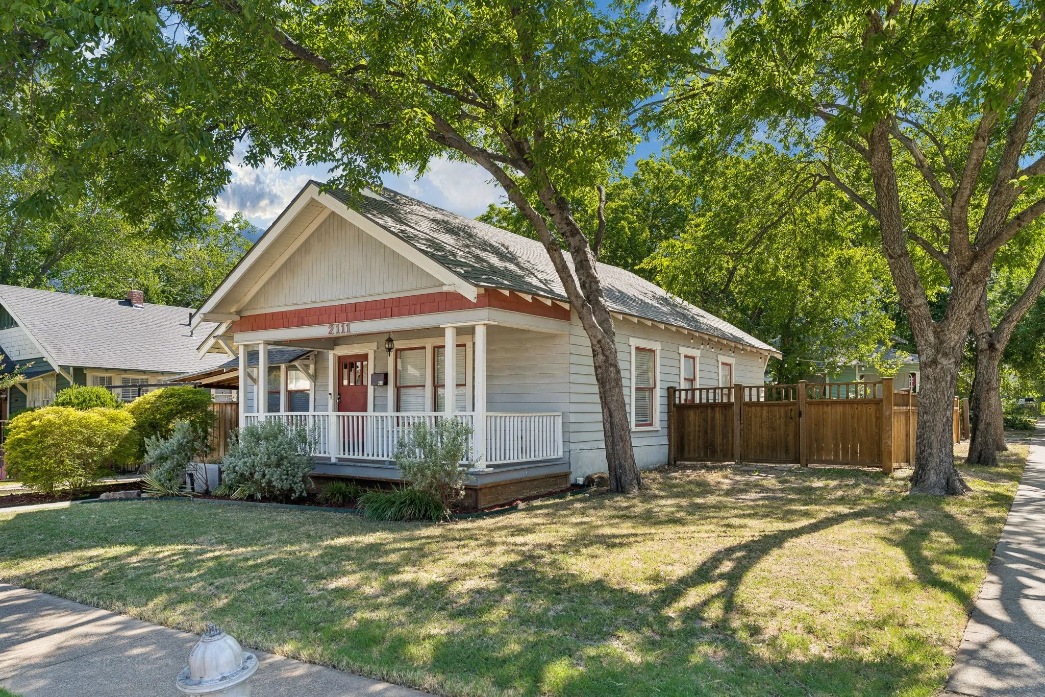 Single Family Residence For Sale in Tarrant County , 2111 Washington Avenue, Fort Worth, Texas 76110, 2 Bedroom, 1 Bathroom, Garage spaces, 1,209 Sqft, built in 1940, mls#21331406, Real Estate Agent in Fort Worth, Homes For Sale in Tarrant county, Homes For Sale in Fort Worth, Realtor in Fort Worth Texas, Real Estate Brokerage Independent Realty Texas, Luminita Cordes Realtor
