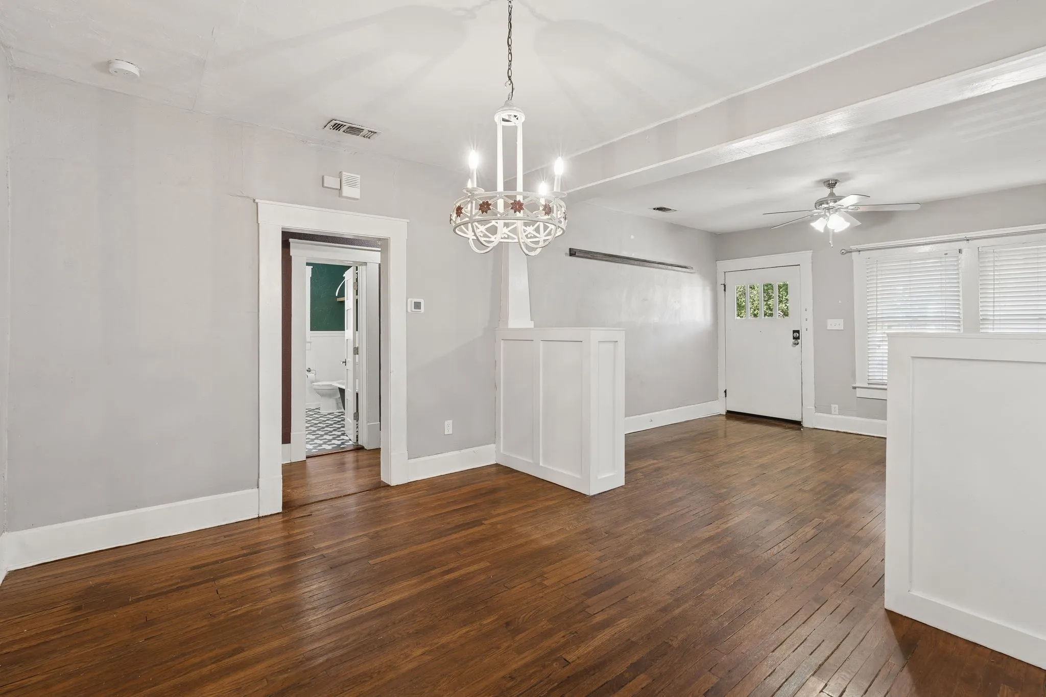Single Family Residence For Sale in Tarrant County , 2111 Washington Avenue, Fort Worth, Texas 76110, 2 Bedroom, 1 Bathroom, Garage spaces, 1,209 Sqft, built in 1940, mls#21331406, Real Estate Agent in Fort Worth, Homes For Sale in Tarrant county, Homes For Sale in Fort Worth, Realtor in Fort Worth Texas, Real Estate Brokerage Independent Realty Texas, Luminita Cordes Realtor