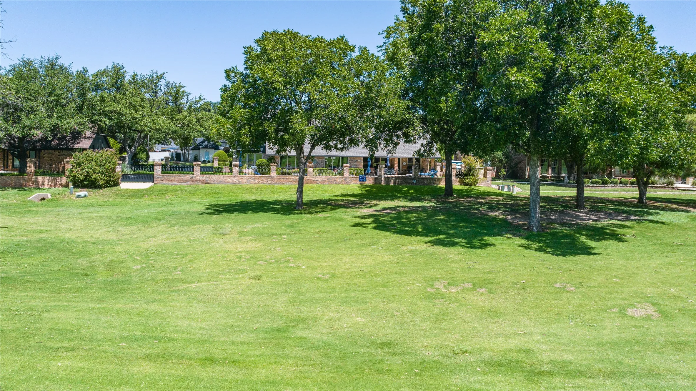Single Family Residence For Sale in Taylor County , 15 Muirfield Street, Abilene, Texas 79606, 3 Bedroom, 4 Bathroom, 2 Garage spaces, 3,439 Sqft, built in 1981, mls#21331469, Real Estate Agent in Abilene, Homes For Sale in Taylor county, Homes For Sale in Abilene, Realtor in Abilene Texas, Real Estate Brokerage Independent Realty Texas, Luminita Cordes Realtor