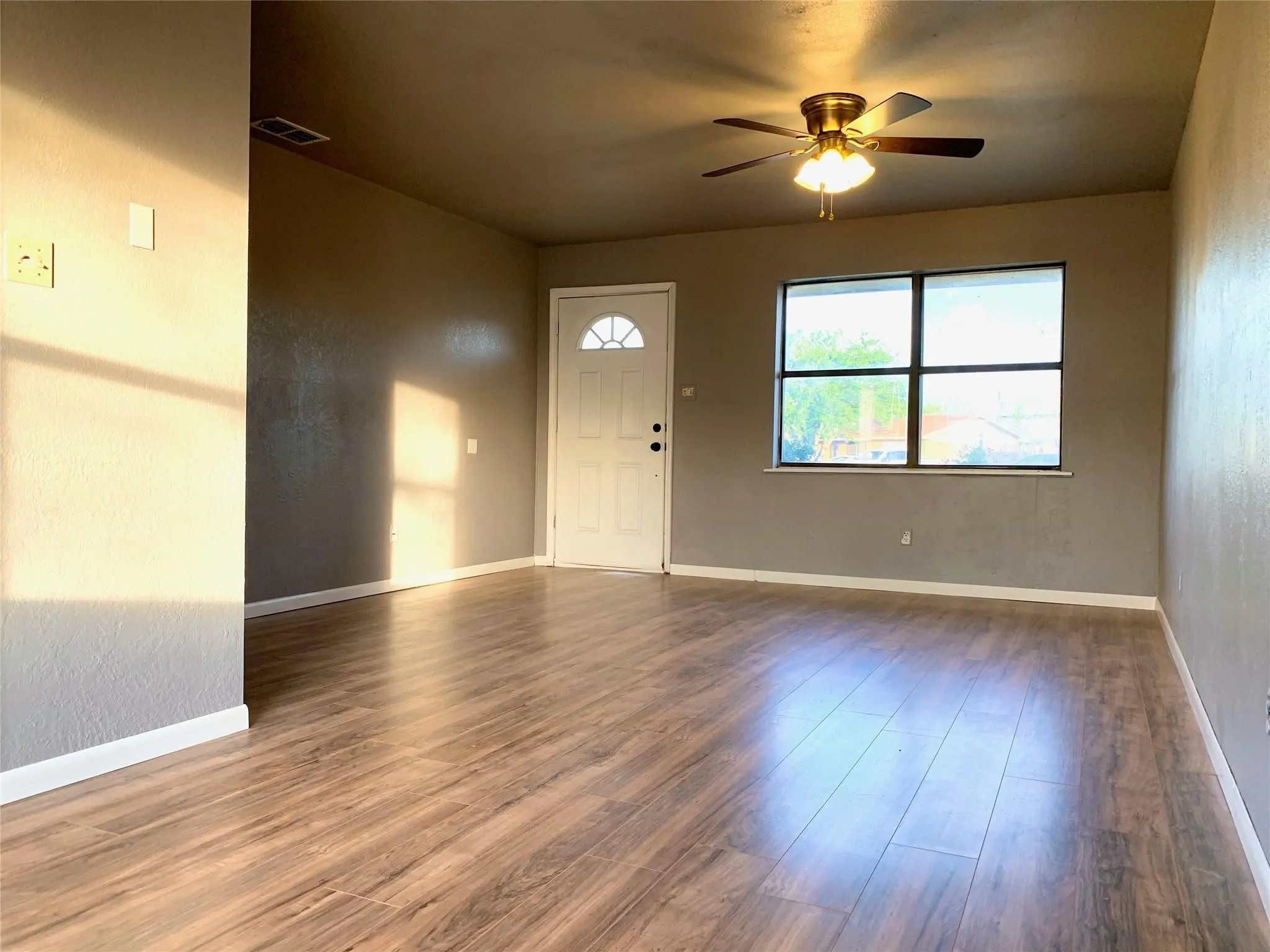 Single Family Residence For Rent in Taylor County , 4 Carson Circle, Merkel, Texas 79536, 4 Bedroom, 1 Bathroom, Garage spaces, 1,325 Sqft, built in 1982, mls#21331664, Real Estate Agent in Merkel, Homes For Rent in Taylor county, Homes For Rent in Merkel, Realtor in Merkel Texas, Real Estate Brokerage Independent Realty Texas, Luminita Cordes Realtor