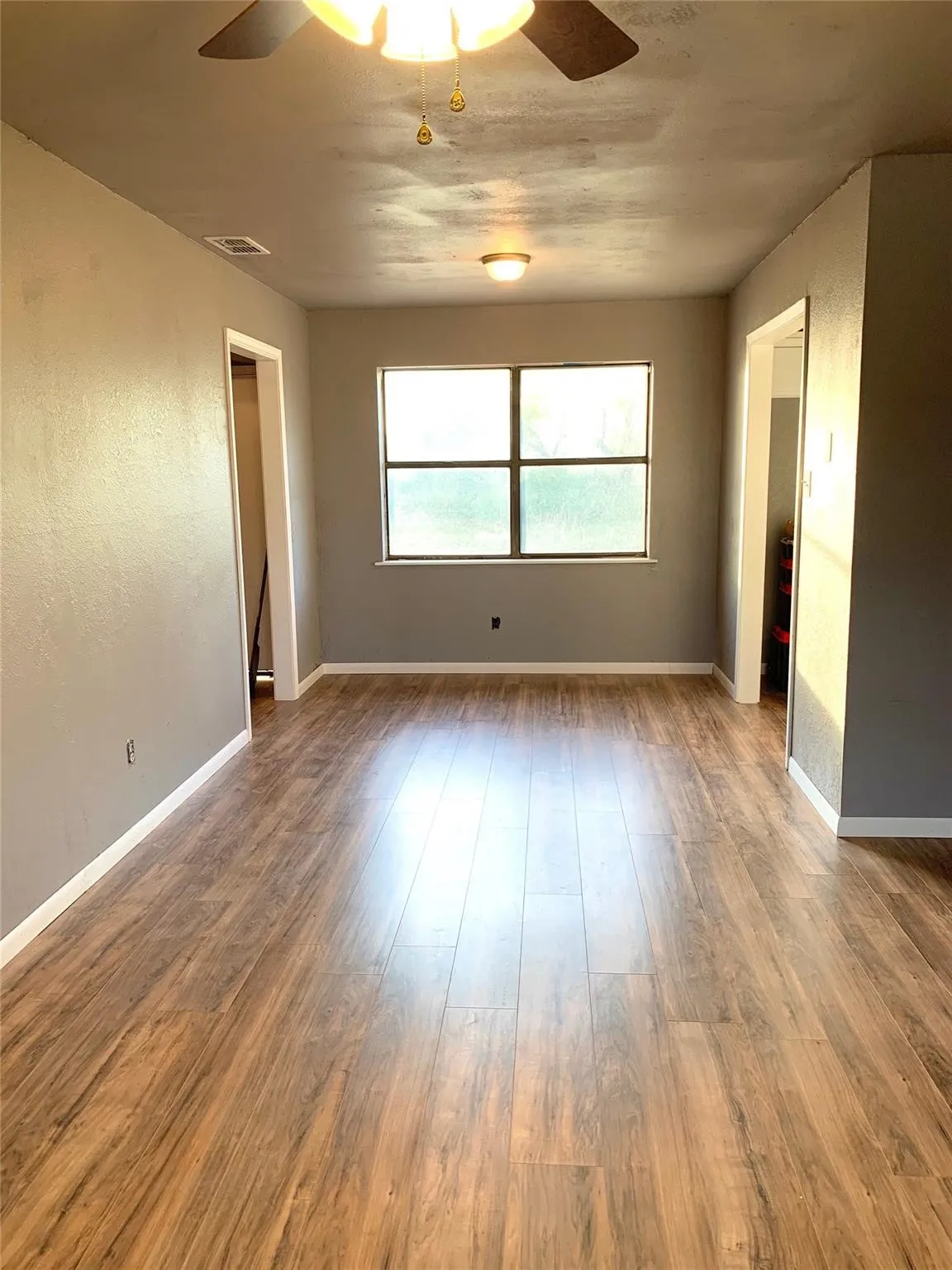 Single Family Residence For Rent in Taylor County , 4 Carson Circle, Merkel, Texas 79536, 4 Bedroom, 1 Bathroom, Garage spaces, 1,325 Sqft, built in 1982, mls#21331664, Real Estate Agent in Merkel, Homes For Rent in Taylor county, Homes For Rent in Merkel, Realtor in Merkel Texas, Real Estate Brokerage Independent Realty Texas, Luminita Cordes Realtor