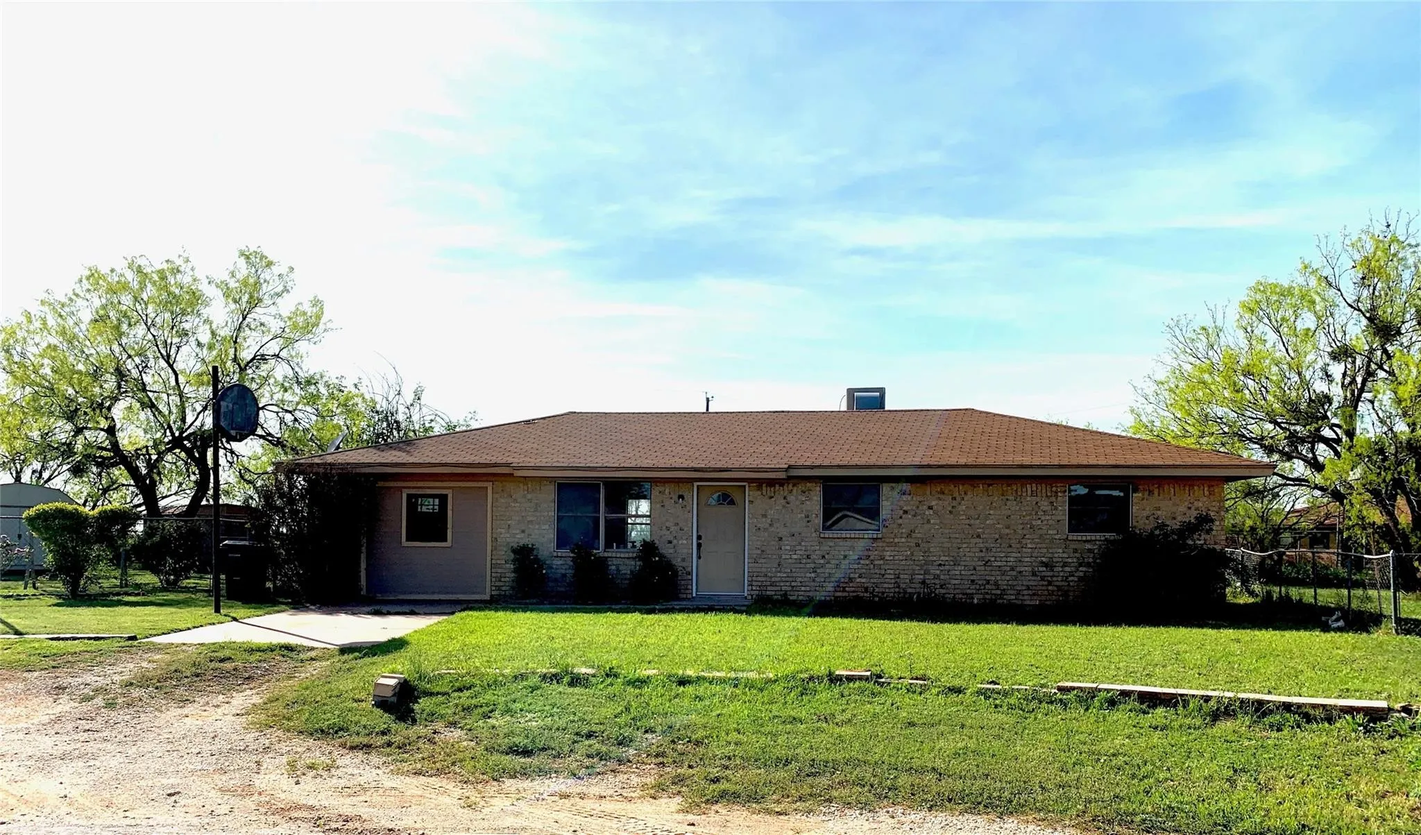 Single Family Residence For Rent in Taylor County , 4 Carson Circle, Merkel, Texas 79536, 4 Bedroom, 1 Bathroom, Garage spaces, 1,325 Sqft, built in 1982, mls#21331664, Real Estate Agent in Merkel, Homes For Rent in Taylor county, Homes For Rent in Merkel, Realtor in Merkel Texas, Real Estate Brokerage Independent Realty Texas, Luminita Cordes Realtor