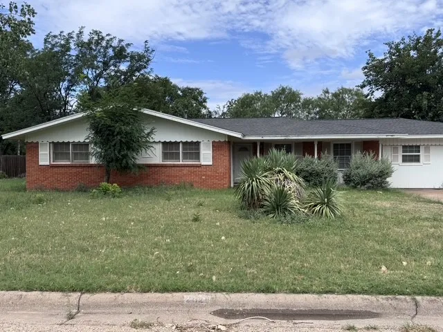 Single Family Residence For Rent in Taylor County , 2626 Garfield Avenue, Abilene, Texas 79601, 4 Bedroom, 2 Bathroom, Garage spaces, 2,248 Sqft, built in 1957, mls#21307056, Real Estate Agent in Abilene, Homes For Rent in Taylor county, Homes For Rent in Abilene, Realtor in Abilene Texas, Real Estate Brokerage Independent Realty Texas, Luminita Cordes Realtor