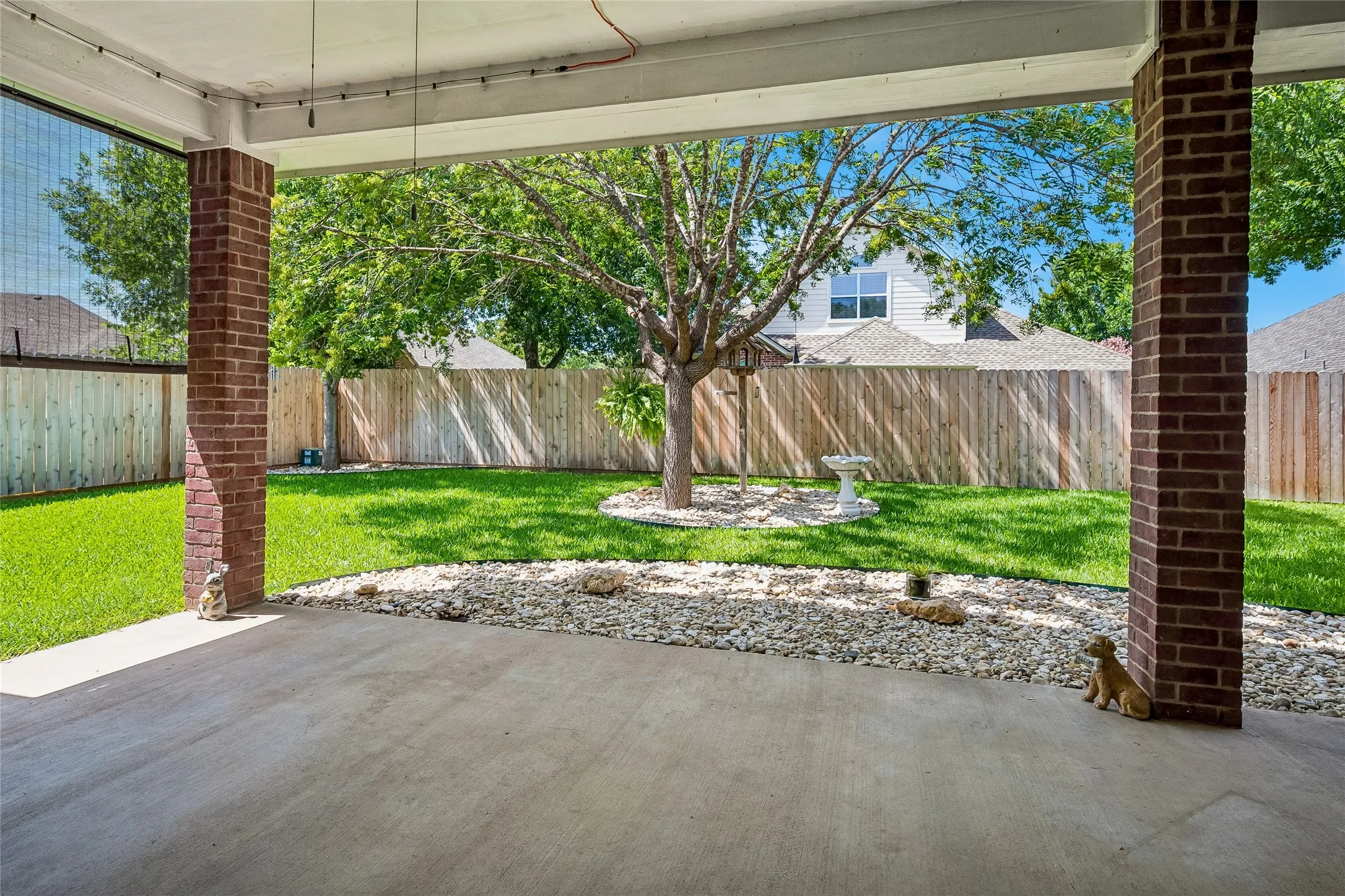 Single Family Residence For Sale in Tarrant County , 516 Hazelnut Court, Saginaw, Texas 76179, 3 Bedroom, 3 Bathroom, 2 Garage spaces, 2,304 Sqft, built in 2002, mls#21327140, Real Estate Agent in Saginaw, Homes For Sale in Tarrant county, Homes For Sale in Saginaw, Realtor in Saginaw Texas, Real Estate Brokerage Independent Realty Texas, Luminita Cordes Realtor