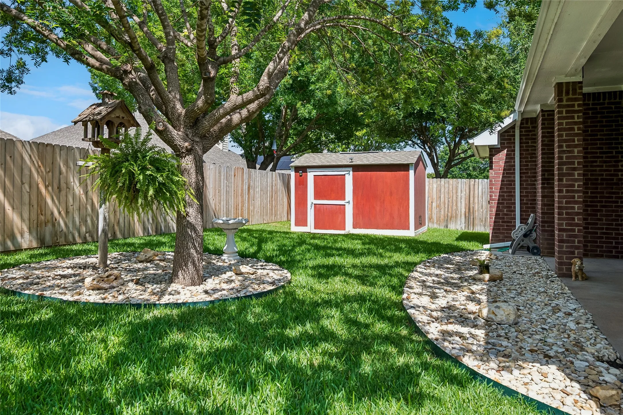 Single Family Residence For Sale in Tarrant County , 516 Hazelnut Court, Saginaw, Texas 76179, 3 Bedroom, 3 Bathroom, 2 Garage spaces, 2,304 Sqft, built in 2002, mls#21327140, Real Estate Agent in Saginaw, Homes For Sale in Tarrant county, Homes For Sale in Saginaw, Realtor in Saginaw Texas, Real Estate Brokerage Independent Realty Texas, Luminita Cordes Realtor