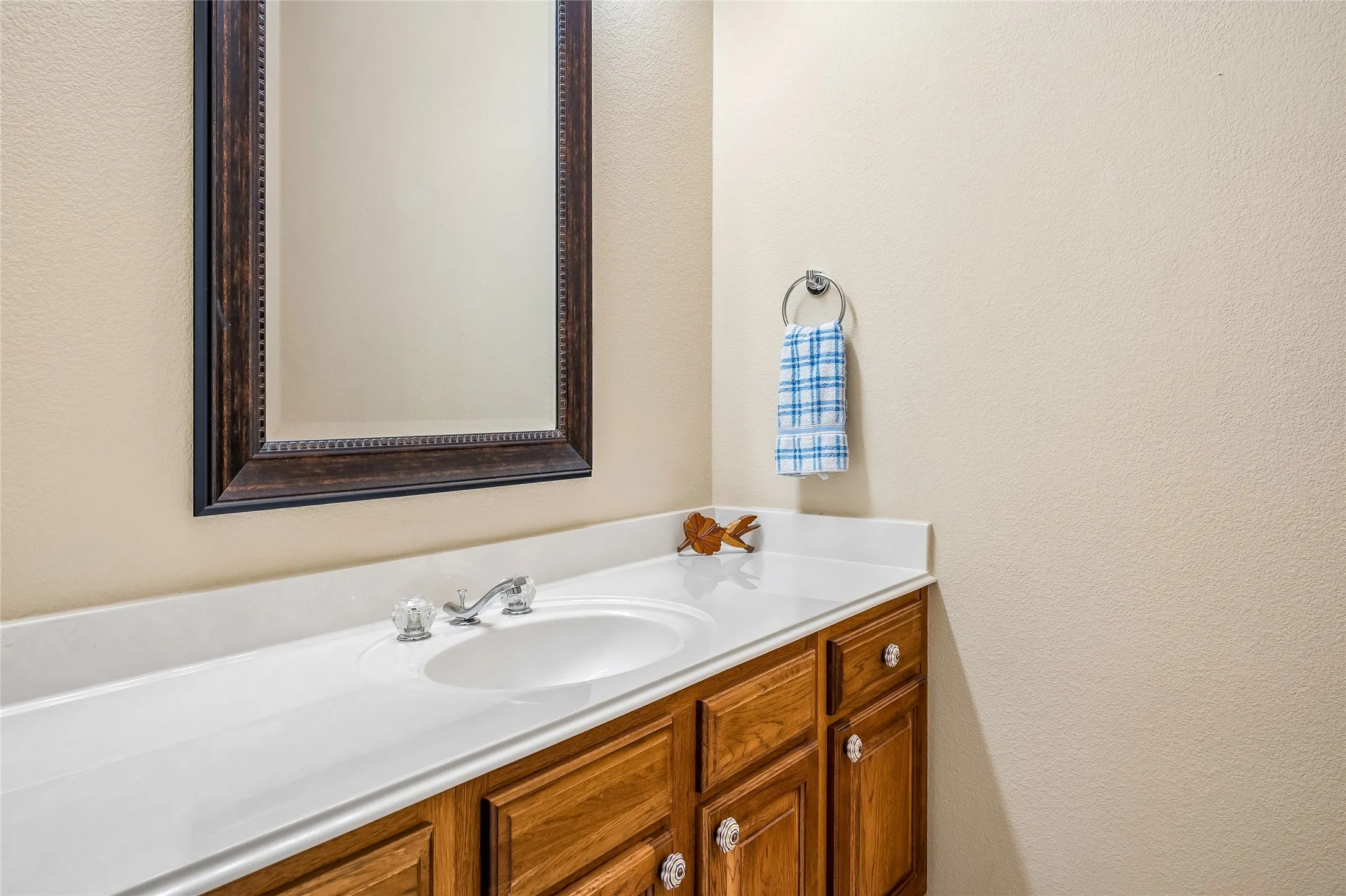 Single Family Residence For Sale in Tarrant County , 516 Hazelnut Court, Saginaw, Texas 76179, 3 Bedroom, 3 Bathroom, 2 Garage spaces, 2,304 Sqft, built in 2002, mls#21327140, Real Estate Agent in Saginaw, Homes For Sale in Tarrant county, Homes For Sale in Saginaw, Realtor in Saginaw Texas, Real Estate Brokerage Independent Realty Texas, Luminita Cordes Realtor