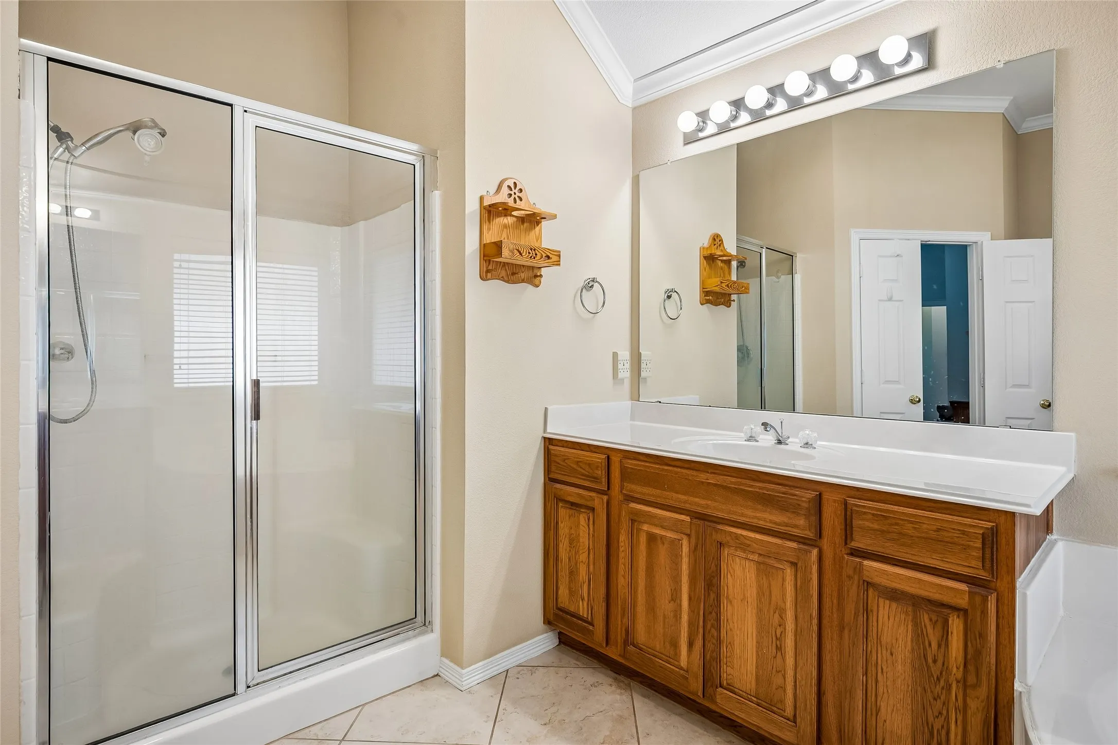 Single Family Residence For Sale in Tarrant County , 516 Hazelnut Court, Saginaw, Texas 76179, 3 Bedroom, 3 Bathroom, 2 Garage spaces, 2,304 Sqft, built in 2002, mls#21327140, Real Estate Agent in Saginaw, Homes For Sale in Tarrant county, Homes For Sale in Saginaw, Realtor in Saginaw Texas, Real Estate Brokerage Independent Realty Texas, Luminita Cordes Realtor