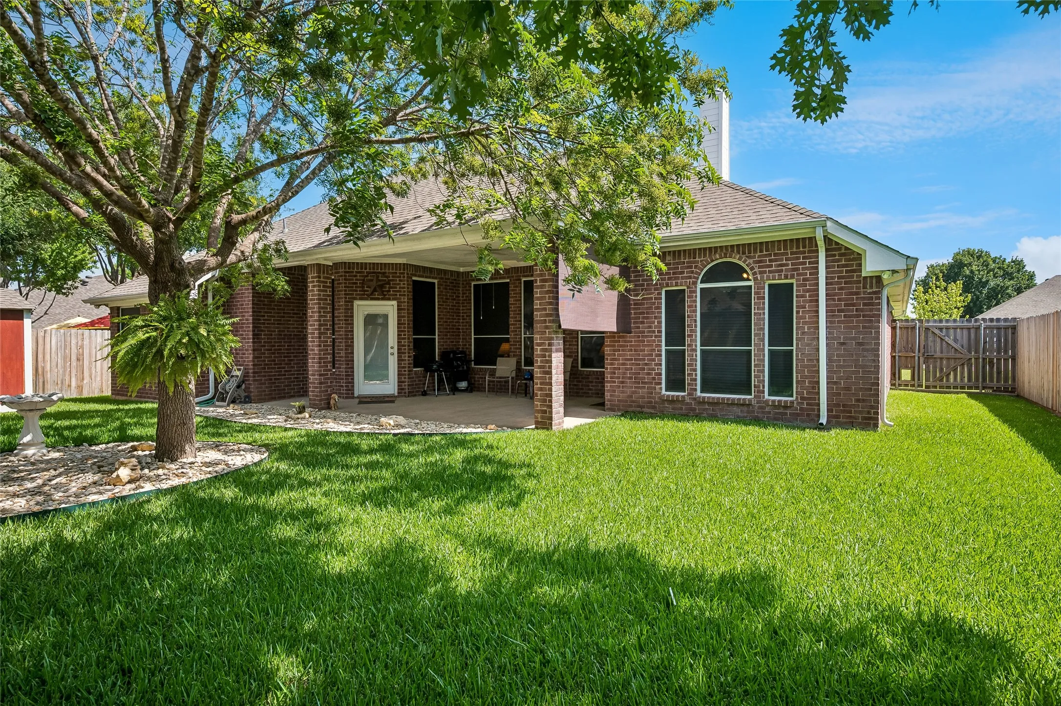 Single Family Residence For Sale in Tarrant County , 516 Hazelnut Court, Saginaw, Texas 76179, 3 Bedroom, 3 Bathroom, 2 Garage spaces, 2,304 Sqft, built in 2002, mls#21327140, Real Estate Agent in Saginaw, Homes For Sale in Tarrant county, Homes For Sale in Saginaw, Realtor in Saginaw Texas, Real Estate Brokerage Independent Realty Texas, Luminita Cordes Realtor
