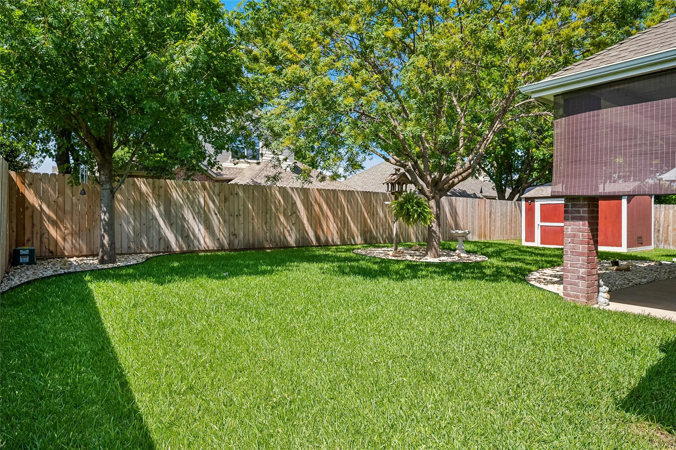 Single Family Residence For Sale in Tarrant County , 516 Hazelnut Court, Saginaw, Texas 76179, 3 Bedroom, 3 Bathroom, 2 Garage spaces, 2,304 Sqft, built in 2002, mls#21327140, Real Estate Agent in Saginaw, Homes For Sale in Tarrant county, Homes For Sale in Saginaw, Realtor in Saginaw Texas, Real Estate Brokerage Independent Realty Texas, Luminita Cordes Realtor