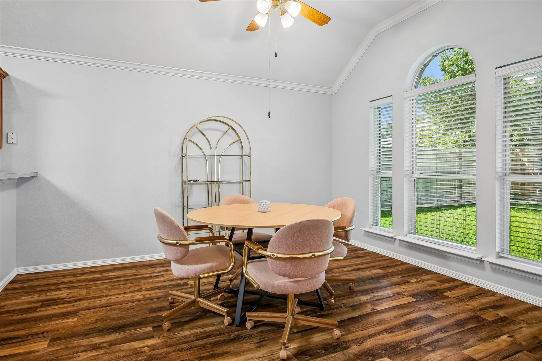 Single Family Residence For Sale in Tarrant County , 516 Hazelnut Court, Saginaw, Texas 76179, 3 Bedroom, 3 Bathroom, 2 Garage spaces, 2,304 Sqft, built in 2002, mls#21327140, Real Estate Agent in Saginaw, Homes For Sale in Tarrant county, Homes For Sale in Saginaw, Realtor in Saginaw Texas, Real Estate Brokerage Independent Realty Texas, Luminita Cordes Realtor