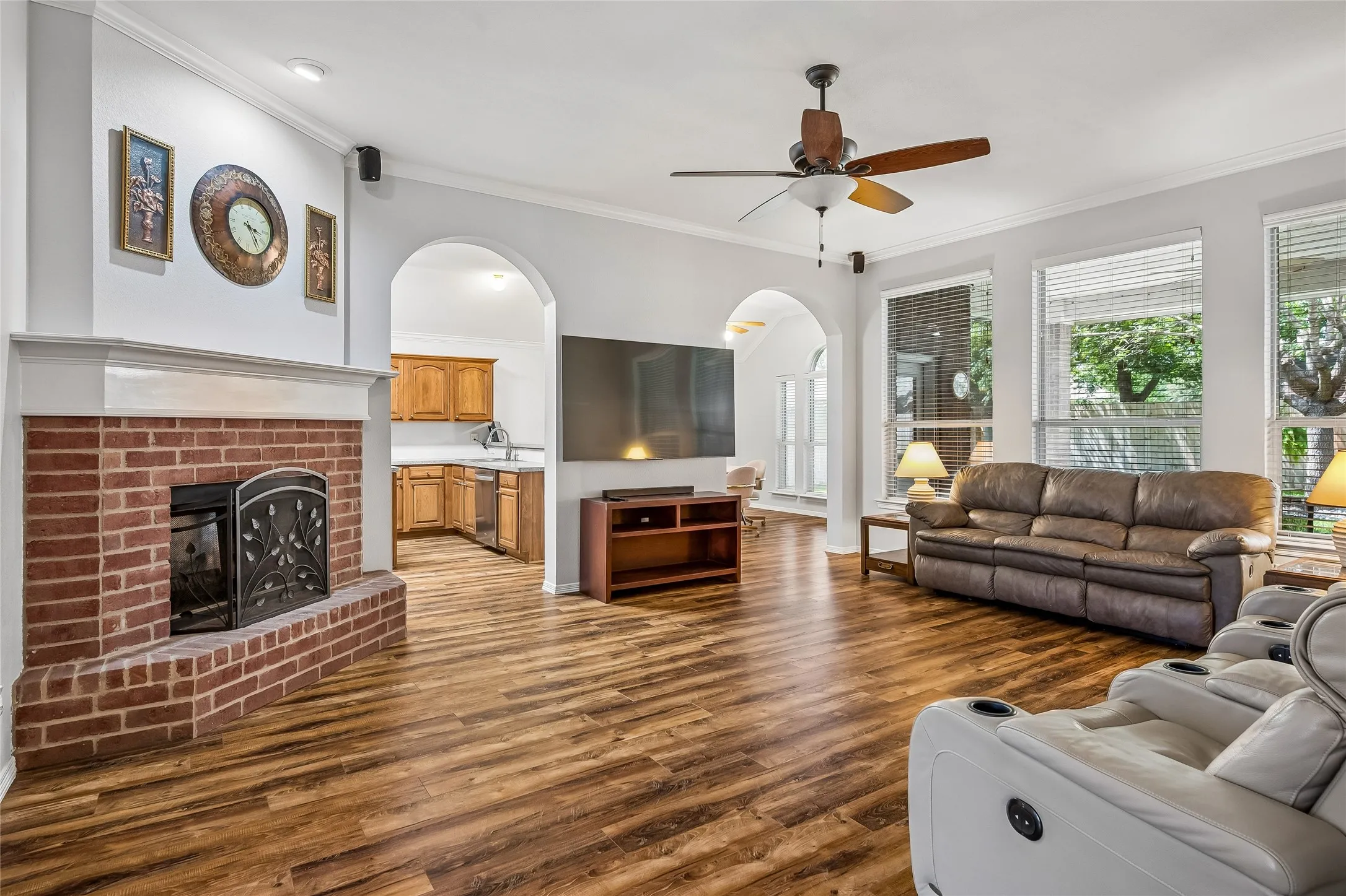 Single Family Residence For Sale in Tarrant County , 516 Hazelnut Court, Saginaw, Texas 76179, 3 Bedroom, 3 Bathroom, 2 Garage spaces, 2,304 Sqft, built in 2002, mls#21327140, Real Estate Agent in Saginaw, Homes For Sale in Tarrant county, Homes For Sale in Saginaw, Realtor in Saginaw Texas, Real Estate Brokerage Independent Realty Texas, Luminita Cordes Realtor
