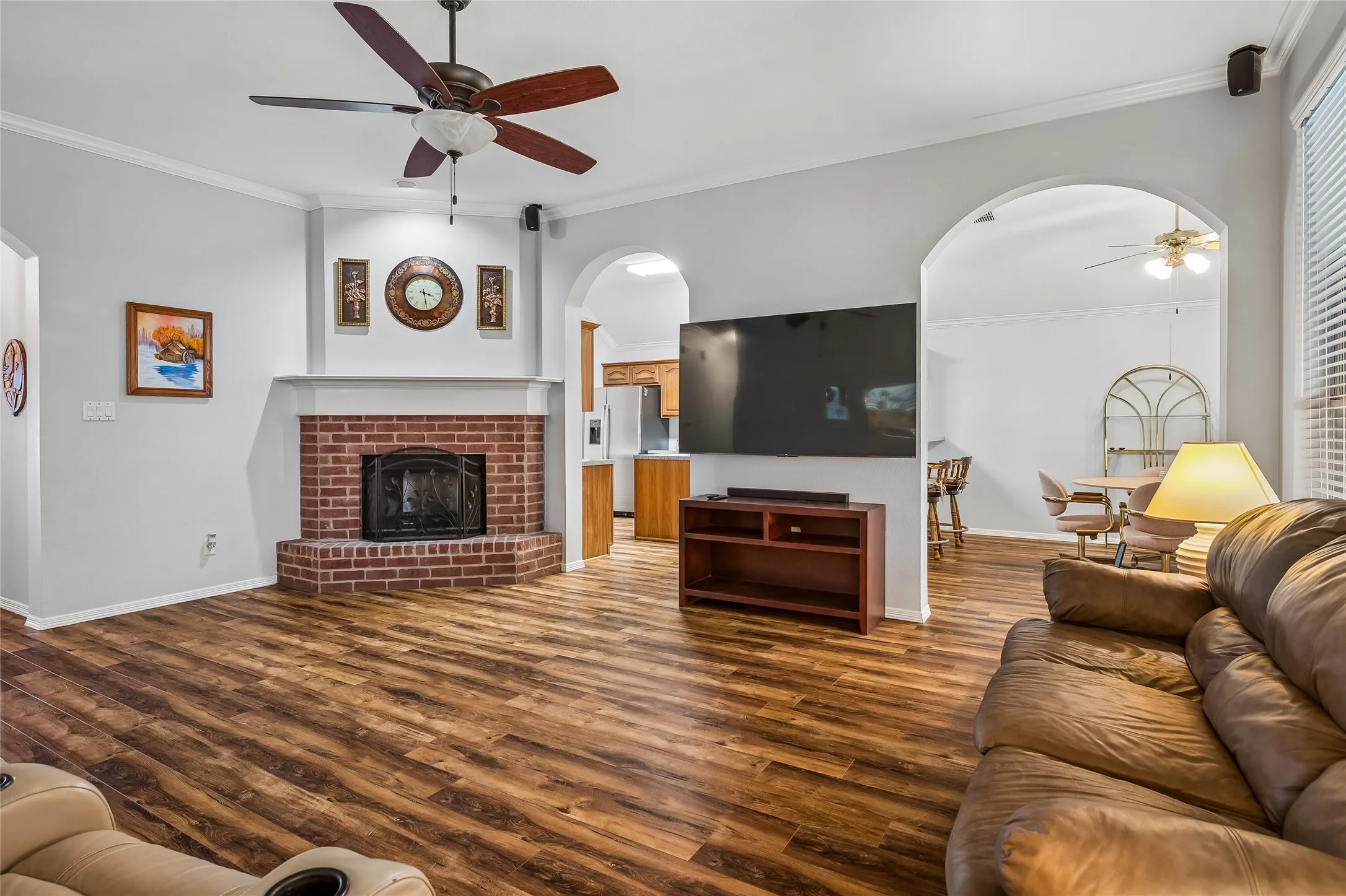 Single Family Residence For Sale in Tarrant County , 516 Hazelnut Court, Saginaw, Texas 76179, 3 Bedroom, 3 Bathroom, 2 Garage spaces, 2,304 Sqft, built in 2002, mls#21327140, Real Estate Agent in Saginaw, Homes For Sale in Tarrant county, Homes For Sale in Saginaw, Realtor in Saginaw Texas, Real Estate Brokerage Independent Realty Texas, Luminita Cordes Realtor