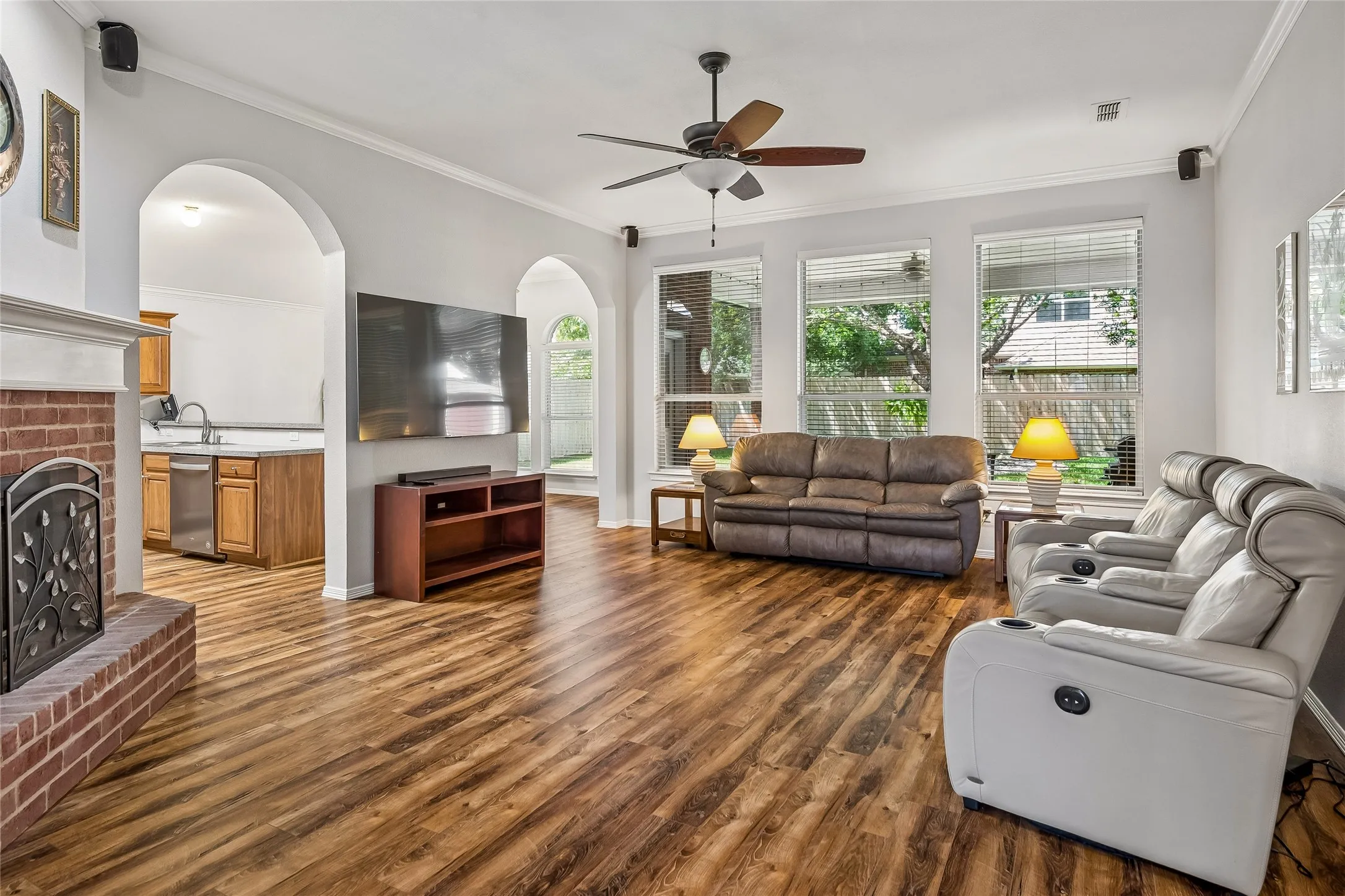 Single Family Residence For Sale in Tarrant County , 516 Hazelnut Court, Saginaw, Texas 76179, 3 Bedroom, 3 Bathroom, 2 Garage spaces, 2,304 Sqft, built in 2002, mls#21327140, Real Estate Agent in Saginaw, Homes For Sale in Tarrant county, Homes For Sale in Saginaw, Realtor in Saginaw Texas, Real Estate Brokerage Independent Realty Texas, Luminita Cordes Realtor