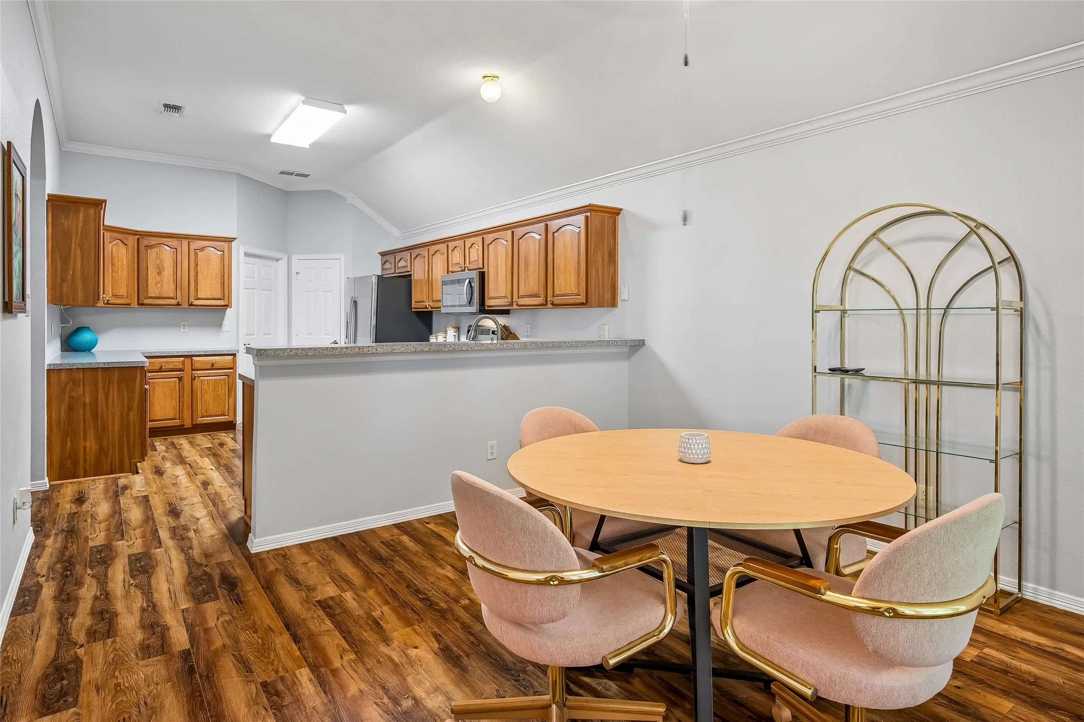 Single Family Residence For Sale in Tarrant County , 516 Hazelnut Court, Saginaw, Texas 76179, 3 Bedroom, 3 Bathroom, 2 Garage spaces, 2,304 Sqft, built in 2002, mls#21327140, Real Estate Agent in Saginaw, Homes For Sale in Tarrant county, Homes For Sale in Saginaw, Realtor in Saginaw Texas, Real Estate Brokerage Independent Realty Texas, Luminita Cordes Realtor