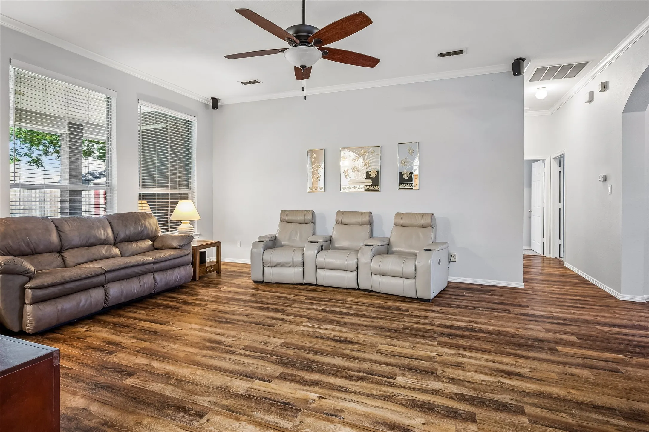 Single Family Residence For Sale in Tarrant County , 516 Hazelnut Court, Saginaw, Texas 76179, 3 Bedroom, 3 Bathroom, 2 Garage spaces, 2,304 Sqft, built in 2002, mls#21327140, Real Estate Agent in Saginaw, Homes For Sale in Tarrant county, Homes For Sale in Saginaw, Realtor in Saginaw Texas, Real Estate Brokerage Independent Realty Texas, Luminita Cordes Realtor