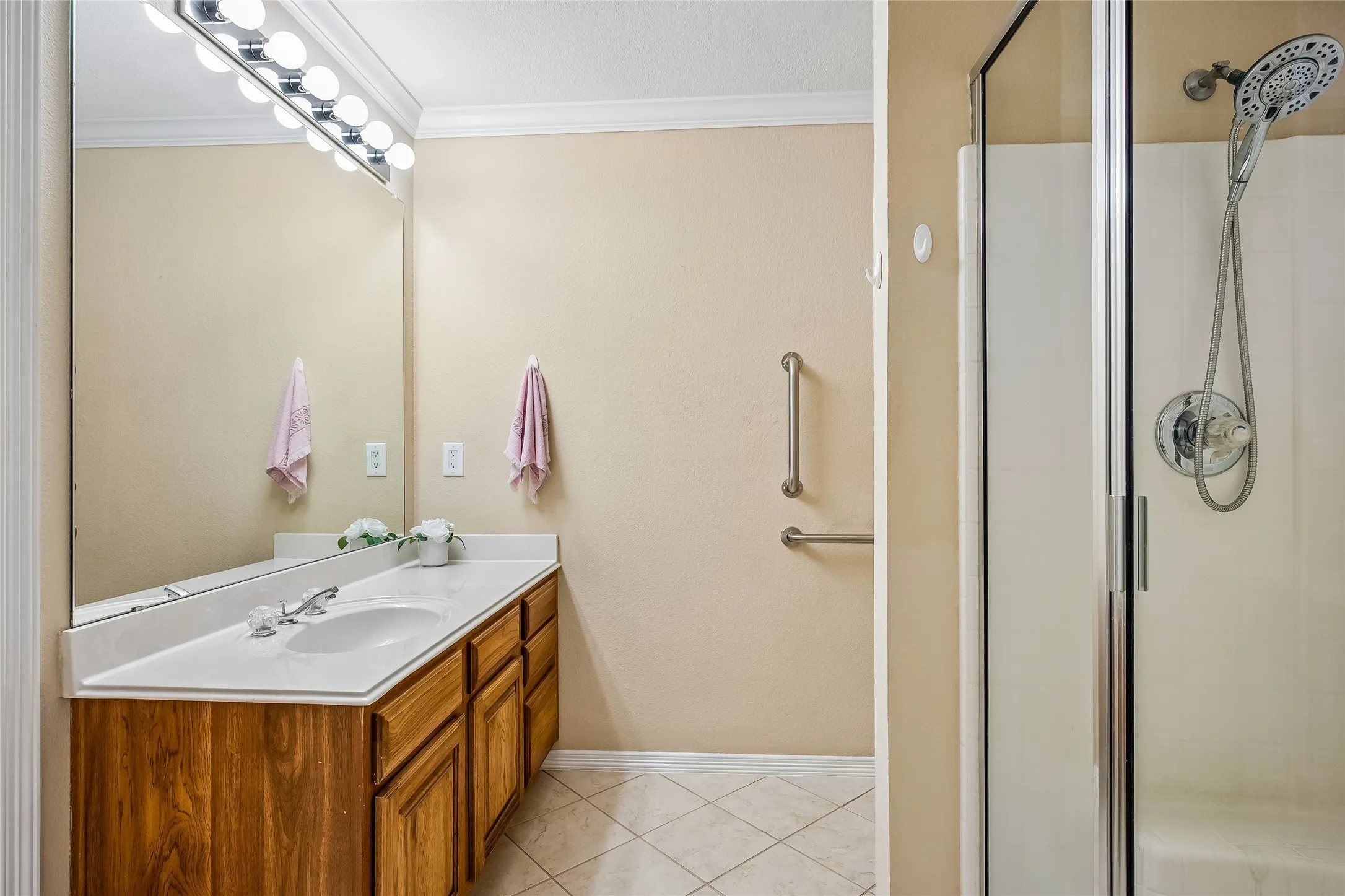 Single Family Residence For Sale in Tarrant County , 516 Hazelnut Court, Saginaw, Texas 76179, 3 Bedroom, 3 Bathroom, 2 Garage spaces, 2,304 Sqft, built in 2002, mls#21327140, Real Estate Agent in Saginaw, Homes For Sale in Tarrant county, Homes For Sale in Saginaw, Realtor in Saginaw Texas, Real Estate Brokerage Independent Realty Texas, Luminita Cordes Realtor