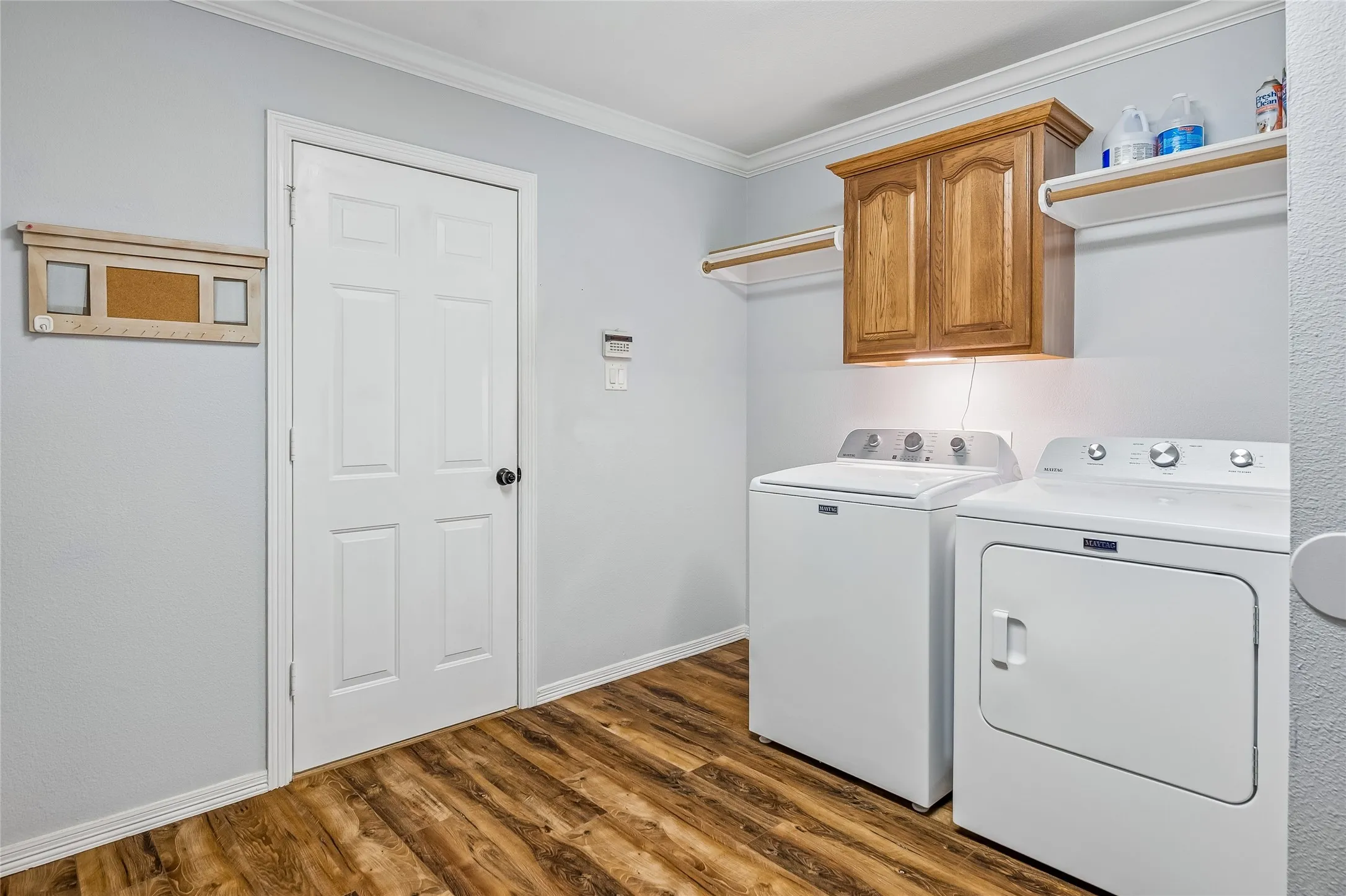 Single Family Residence For Sale in Tarrant County , 516 Hazelnut Court, Saginaw, Texas 76179, 3 Bedroom, 3 Bathroom, 2 Garage spaces, 2,304 Sqft, built in 2002, mls#21327140, Real Estate Agent in Saginaw, Homes For Sale in Tarrant county, Homes For Sale in Saginaw, Realtor in Saginaw Texas, Real Estate Brokerage Independent Realty Texas, Luminita Cordes Realtor