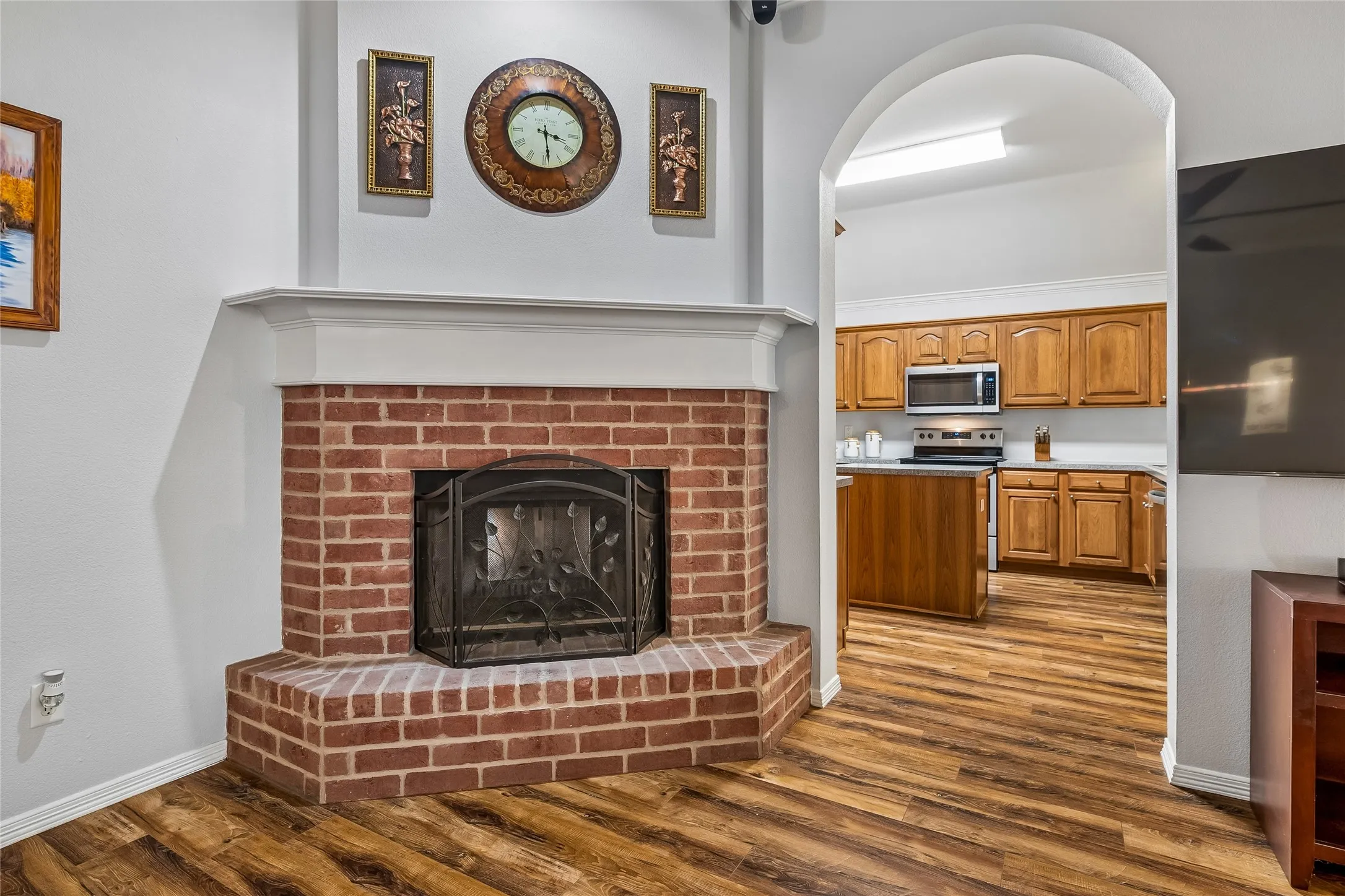 Single Family Residence For Sale in Tarrant County , 516 Hazelnut Court, Saginaw, Texas 76179, 3 Bedroom, 3 Bathroom, 2 Garage spaces, 2,304 Sqft, built in 2002, mls#21327140, Real Estate Agent in Saginaw, Homes For Sale in Tarrant county, Homes For Sale in Saginaw, Realtor in Saginaw Texas, Real Estate Brokerage Independent Realty Texas, Luminita Cordes Realtor