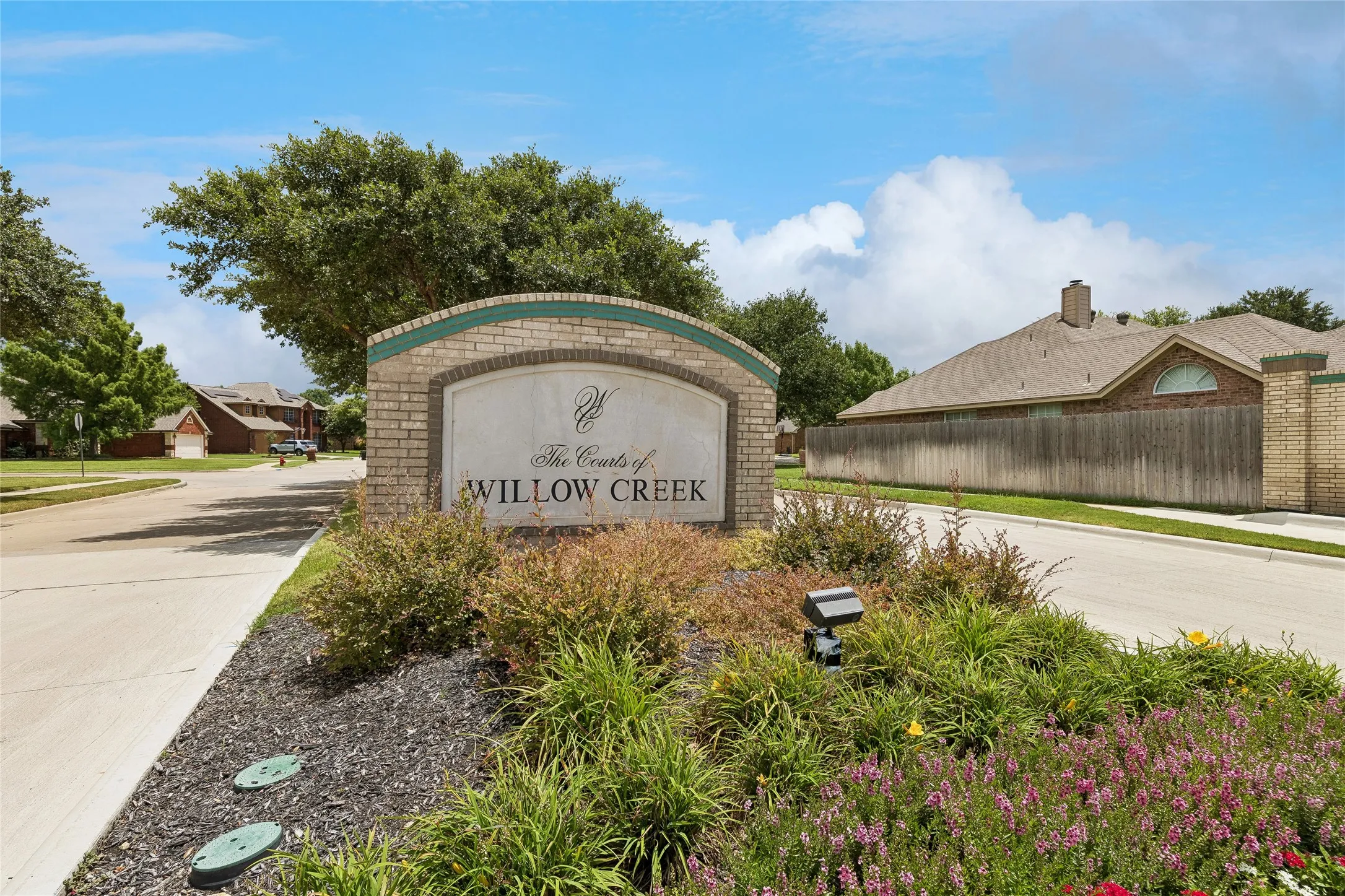 Single Family Residence For Sale in Tarrant County , 516 Hazelnut Court, Saginaw, Texas 76179, 3 Bedroom, 3 Bathroom, 2 Garage spaces, 2,304 Sqft, built in 2002, mls#21327140, Real Estate Agent in Saginaw, Homes For Sale in Tarrant county, Homes For Sale in Saginaw, Realtor in Saginaw Texas, Real Estate Brokerage Independent Realty Texas, Luminita Cordes Realtor
