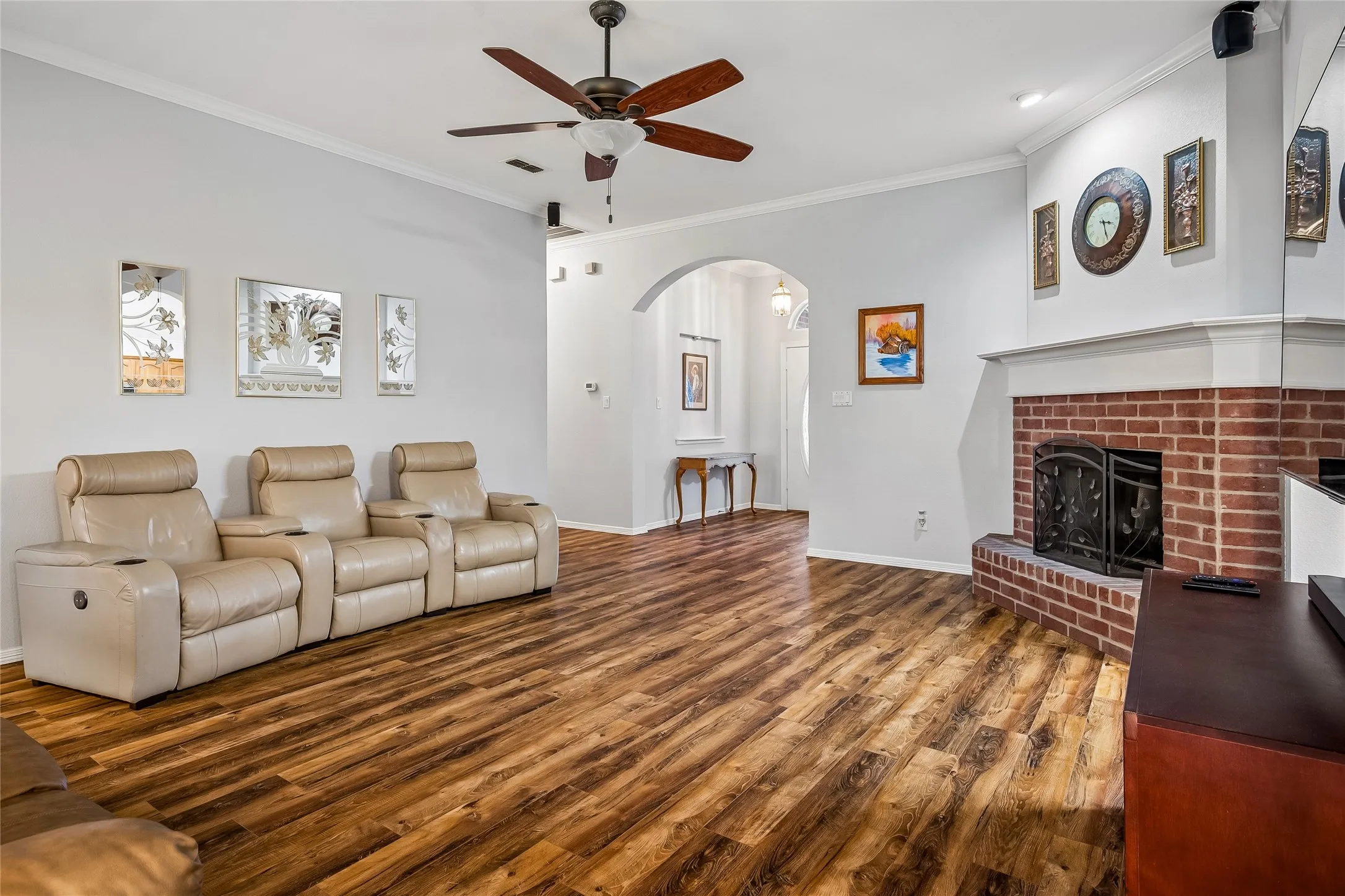 Single Family Residence For Sale in Tarrant County , 516 Hazelnut Court, Saginaw, Texas 76179, 3 Bedroom, 3 Bathroom, 2 Garage spaces, 2,304 Sqft, built in 2002, mls#21327140, Real Estate Agent in Saginaw, Homes For Sale in Tarrant county, Homes For Sale in Saginaw, Realtor in Saginaw Texas, Real Estate Brokerage Independent Realty Texas, Luminita Cordes Realtor