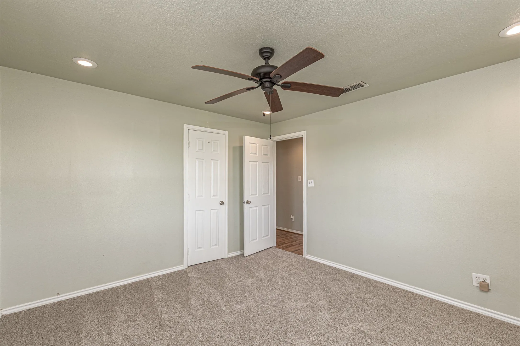 Single Family Residence For Sale in Hunt County , 2721 Fm 2649, Lone Oak, Texas 75453, 3 Bedrooms, 2 Bathrooms, 2 Garage spaces, 1,456 Sqft, built in 1983, Price $435,000, mls#21331564, Real Estate Agent in Lone Oak, Homes For Sale in Hunt county, Homes For Sale in Lone Oak, Realtor in Lone Oak Texas, Real Estate Brokerage Independent Realty Texas, Luminita Cordes Realtor