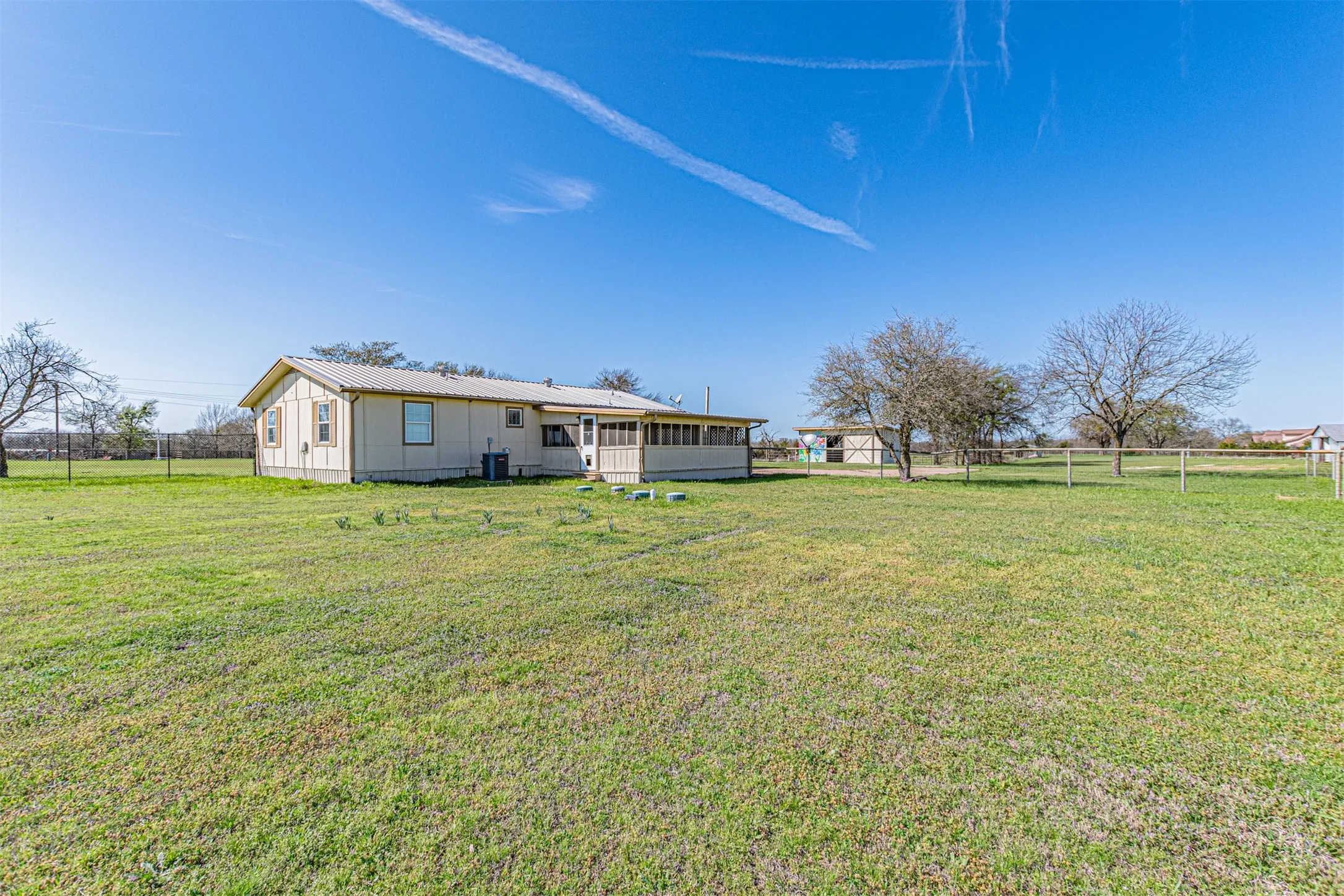 Single Family Residence For Sale in Hunt County , 2721 Fm 2649, Lone Oak, Texas 75453, 3 Bedrooms, 2 Bathrooms, 2 Garage spaces, 1,456 Sqft, built in 1983, Price $435,000, mls#21331564, Real Estate Agent in Lone Oak, Homes For Sale in Hunt county, Homes For Sale in Lone Oak, Realtor in Lone Oak Texas, Real Estate Brokerage Independent Realty Texas, Luminita Cordes Realtor