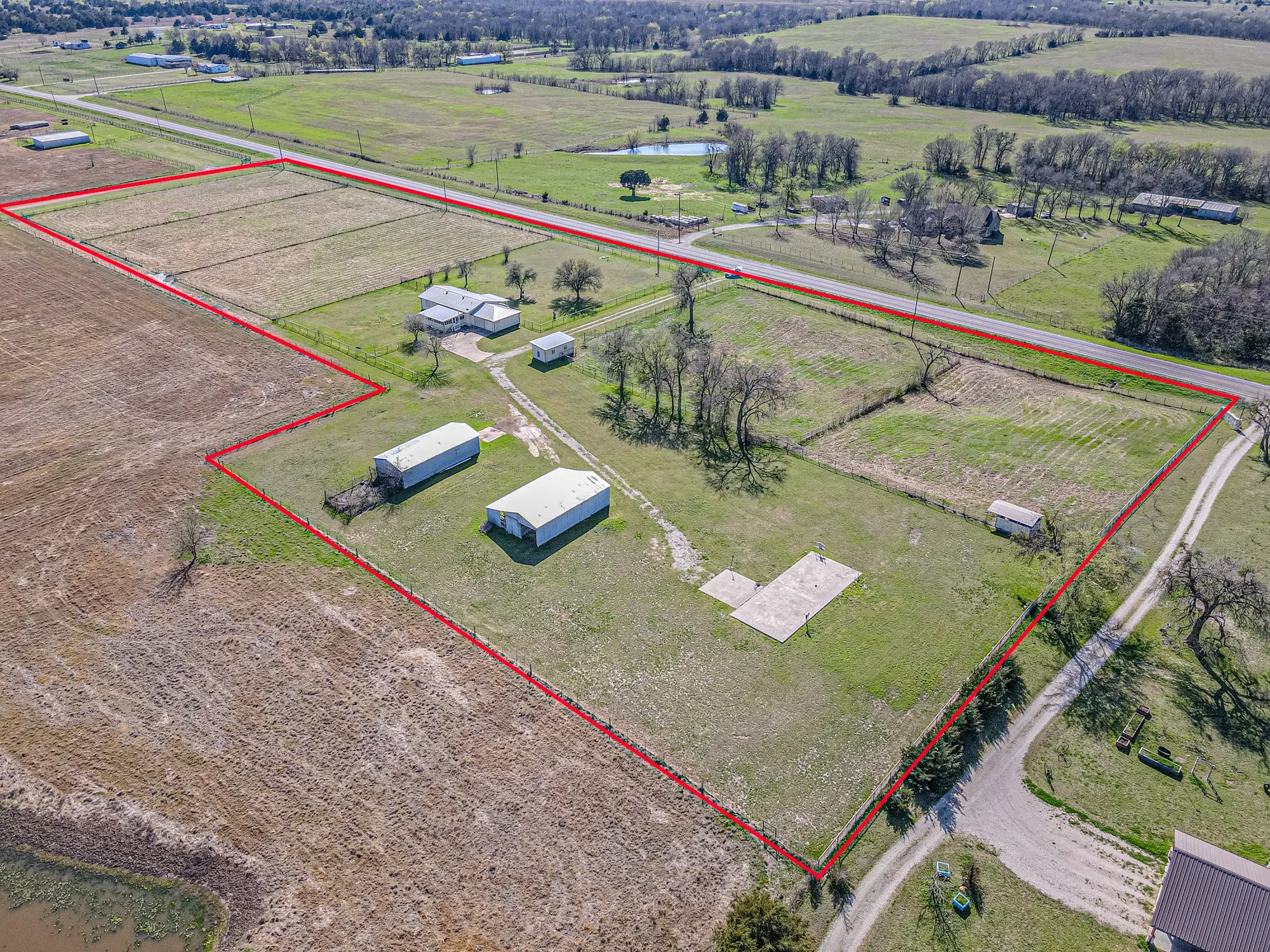 Single Family Residence For Sale in Hunt County , 2721 Fm 2649, Lone Oak, Texas 75453, 3 Bedrooms, 2 Bathrooms, 2 Garage spaces, 1,456 Sqft, built in 1983, Price $435,000, mls#21331564, Real Estate Agent in Lone Oak, Homes For Sale in Hunt county, Homes For Sale in Lone Oak, Realtor in Lone Oak Texas, Real Estate Brokerage Independent Realty Texas, Luminita Cordes Realtor