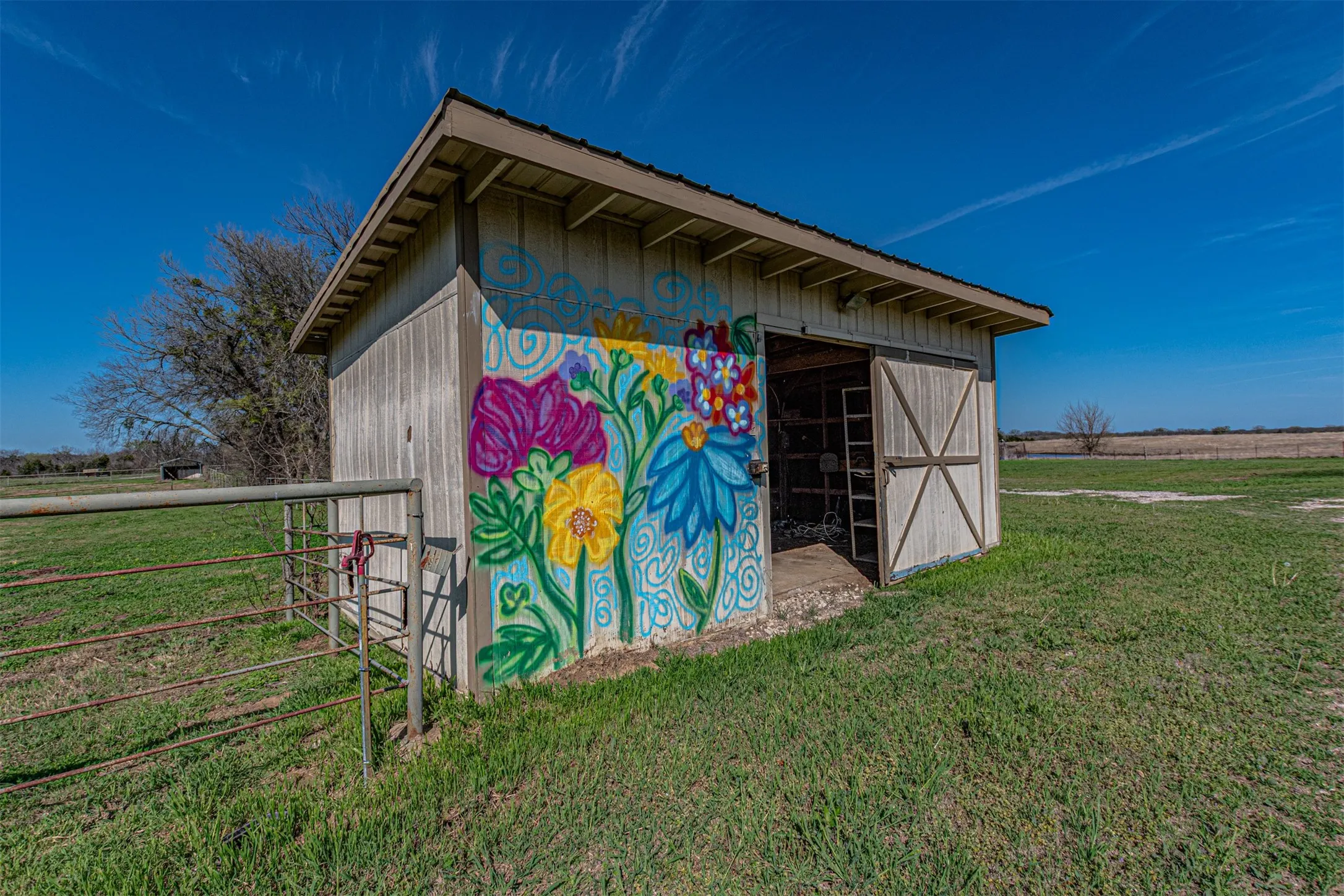 Single Family Residence For Sale in Hunt County , 2721 Fm 2649, Lone Oak, Texas 75453, 3 Bedrooms, 2 Bathrooms, 2 Garage spaces, 1,456 Sqft, built in 1983, Price $435,000, mls#21331564, Real Estate Agent in Lone Oak, Homes For Sale in Hunt county, Homes For Sale in Lone Oak, Realtor in Lone Oak Texas, Real Estate Brokerage Independent Realty Texas, Luminita Cordes Realtor