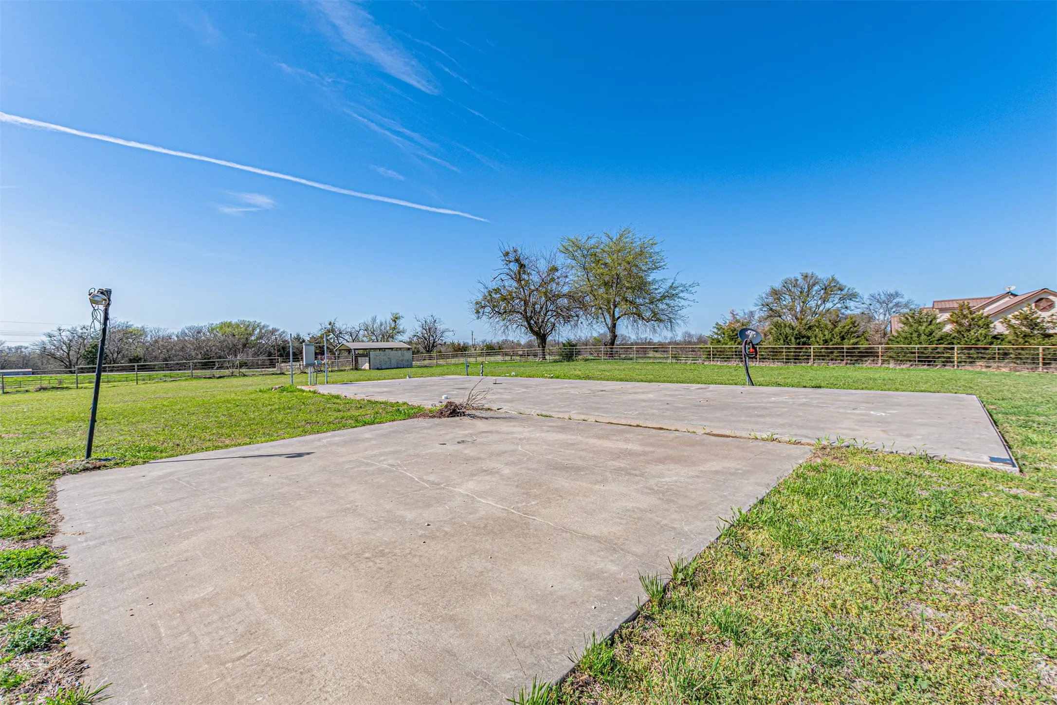 Single Family Residence For Sale in Hunt County , 2721 Fm 2649, Lone Oak, Texas 75453, 3 Bedrooms, 2 Bathrooms, 2 Garage spaces, 1,456 Sqft, built in 1983, Price $435,000, mls#21331564, Real Estate Agent in Lone Oak, Homes For Sale in Hunt county, Homes For Sale in Lone Oak, Realtor in Lone Oak Texas, Real Estate Brokerage Independent Realty Texas, Luminita Cordes Realtor