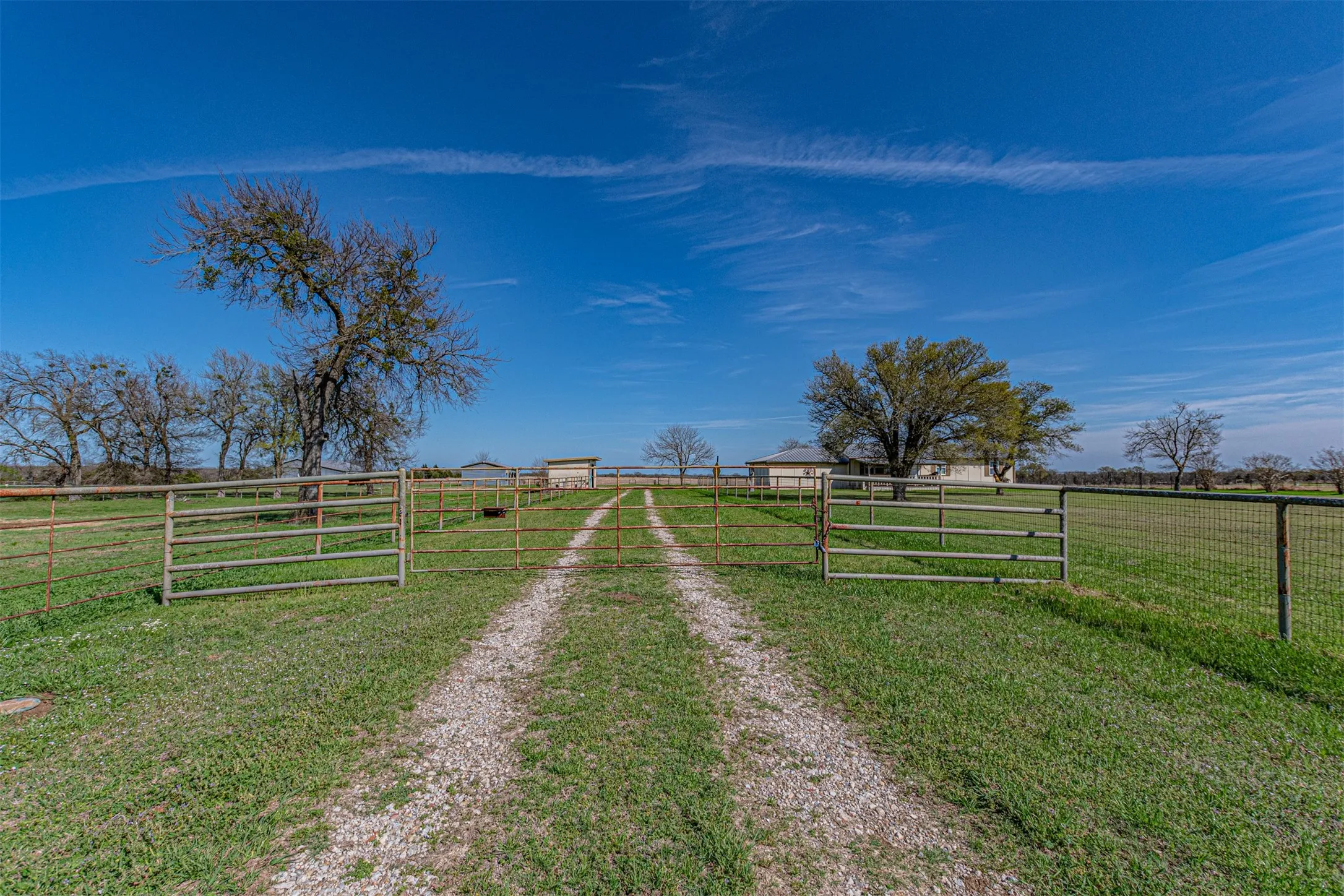 Single Family Residence For Sale in Hunt County , 2721 Fm 2649, Lone Oak, Texas 75453, 3 Bedrooms, 2 Bathrooms, 2 Garage spaces, 1,456 Sqft, built in 1983, Price $435,000, mls#21331564, Real Estate Agent in Lone Oak, Homes For Sale in Hunt county, Homes For Sale in Lone Oak, Realtor in Lone Oak Texas, Real Estate Brokerage Independent Realty Texas, Luminita Cordes Realtor