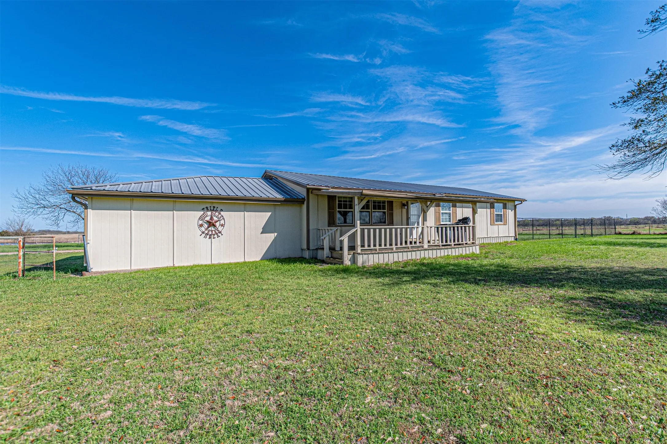 Single Family Residence For Sale in Hunt County , 2721 Fm 2649, Lone Oak, Texas 75453, 3 Bedrooms, 2 Bathrooms, 2 Garage spaces, 1,456 Sqft, built in 1983, Price $435,000, mls#21331564, Real Estate Agent in Lone Oak, Homes For Sale in Hunt county, Homes For Sale in Lone Oak, Realtor in Lone Oak Texas, Real Estate Brokerage Independent Realty Texas, Luminita Cordes Realtor