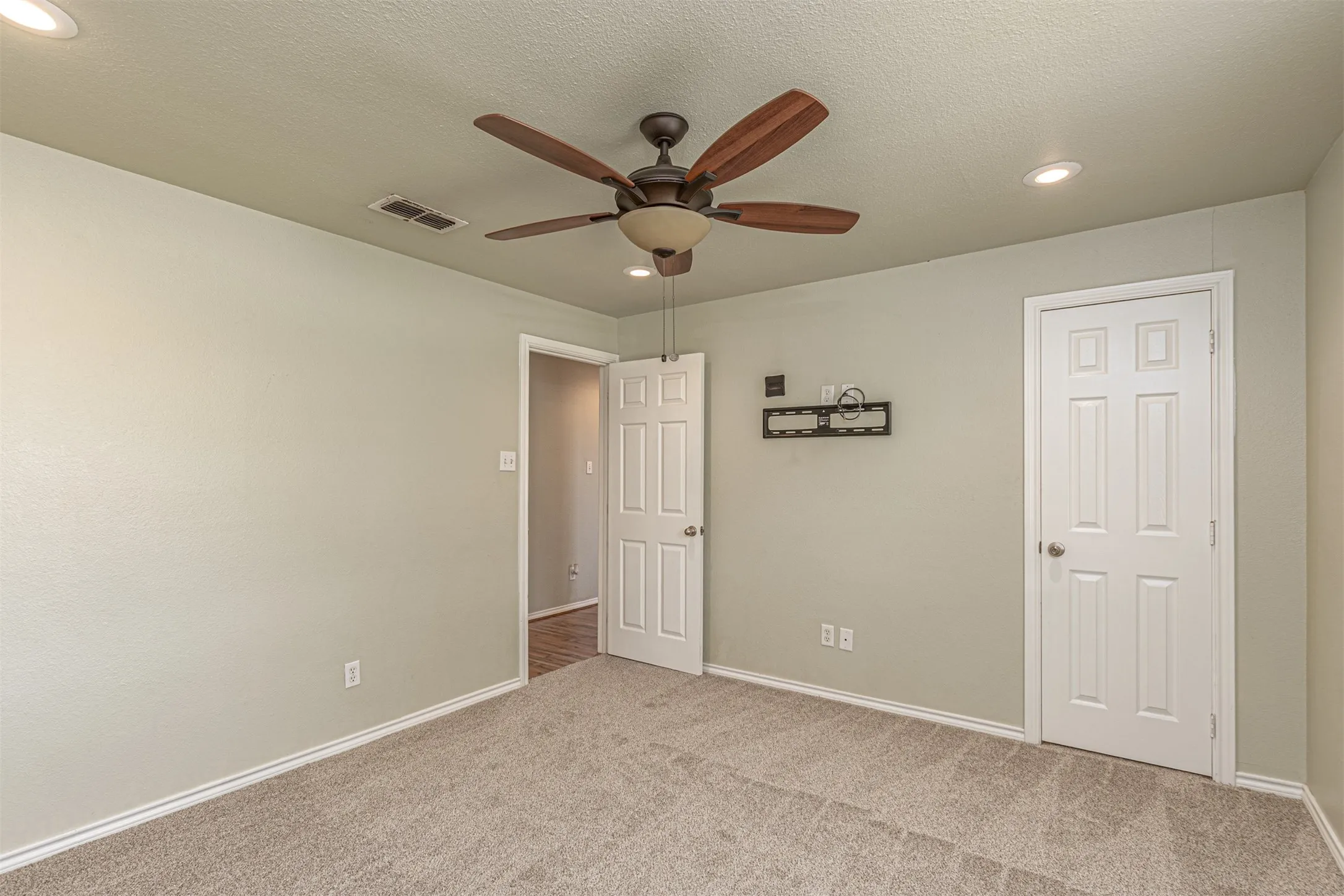 Single Family Residence For Sale in Hunt County , 2721 Fm 2649, Lone Oak, Texas 75453, 3 Bedrooms, 2 Bathrooms, 2 Garage spaces, 1,456 Sqft, built in 1983, Price $435,000, mls#21331564, Real Estate Agent in Lone Oak, Homes For Sale in Hunt county, Homes For Sale in Lone Oak, Realtor in Lone Oak Texas, Real Estate Brokerage Independent Realty Texas, Luminita Cordes Realtor