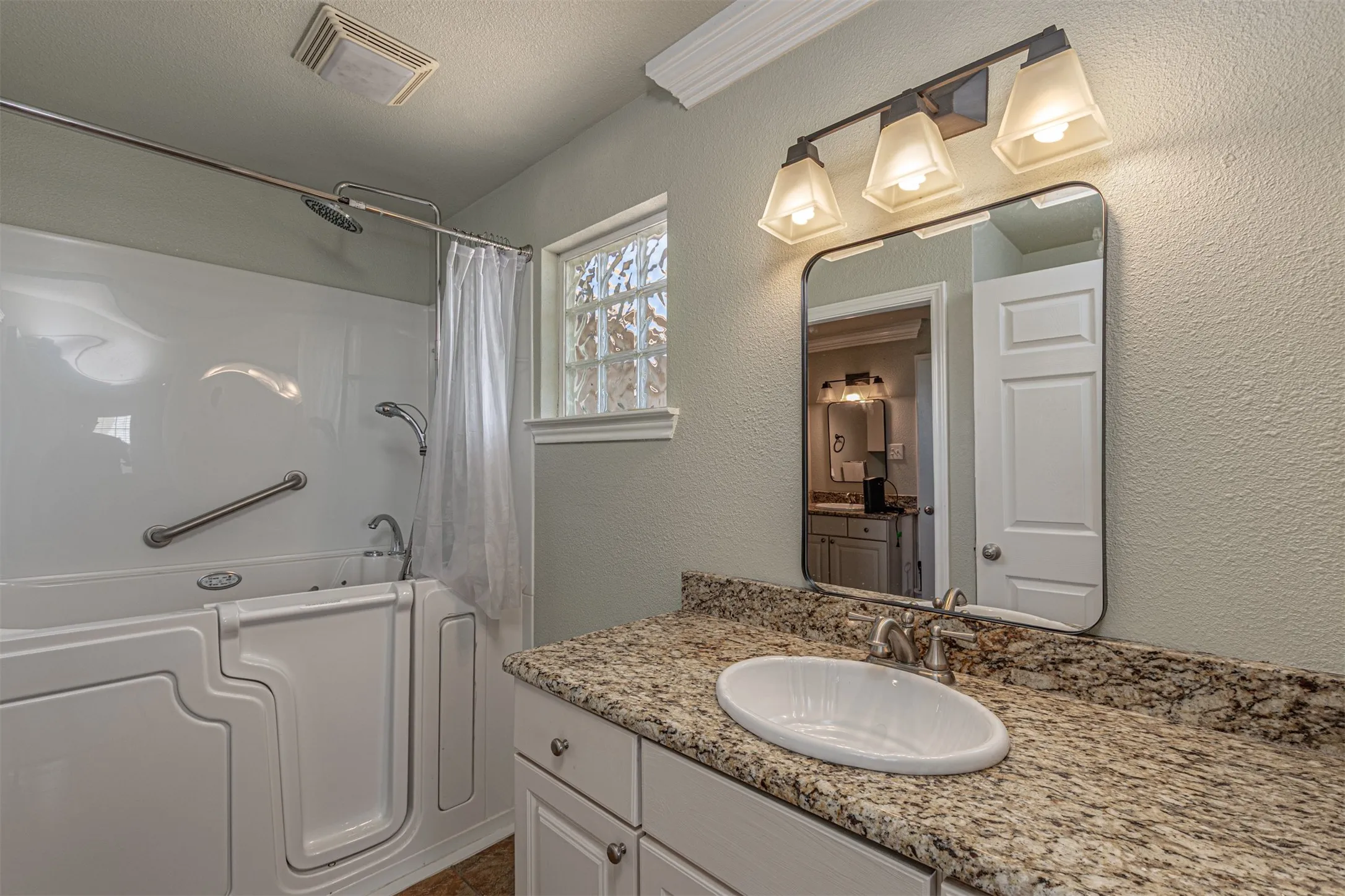 Single Family Residence For Sale in Hunt County , 2721 Fm 2649, Lone Oak, Texas 75453, 3 Bedrooms, 2 Bathrooms, 2 Garage spaces, 1,456 Sqft, built in 1983, Price $435,000, mls#21331564, Real Estate Agent in Lone Oak, Homes For Sale in Hunt county, Homes For Sale in Lone Oak, Realtor in Lone Oak Texas, Real Estate Brokerage Independent Realty Texas, Luminita Cordes Realtor