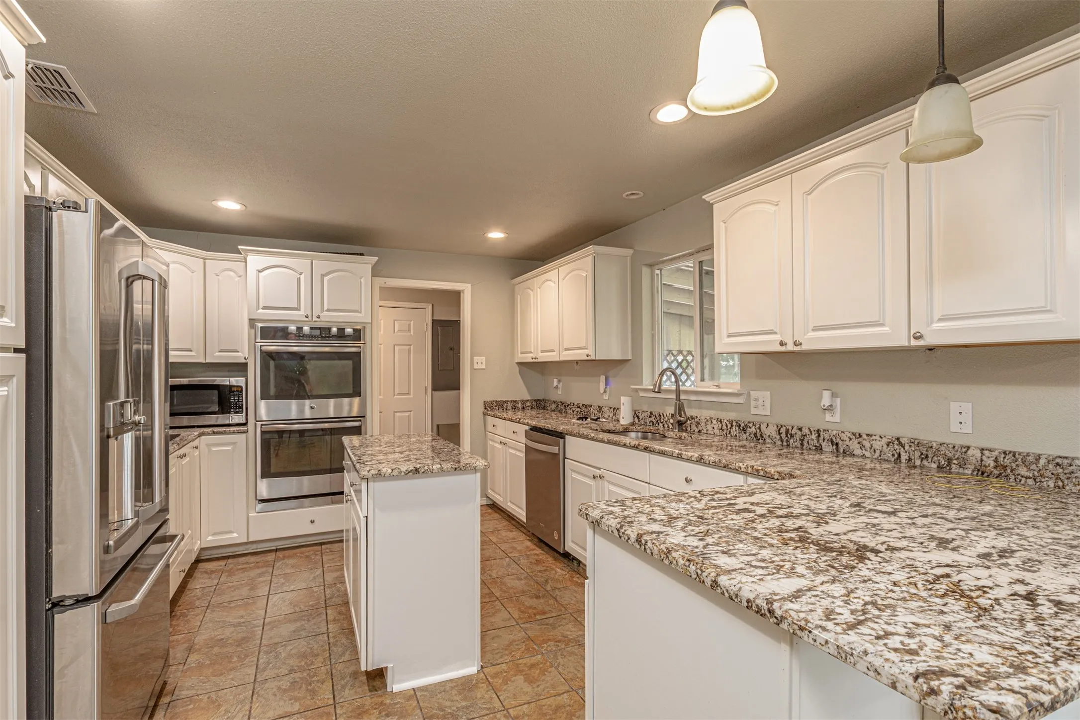 Single Family Residence For Sale in Hunt County , 2721 Fm 2649, Lone Oak, Texas 75453, 3 Bedrooms, 2 Bathrooms, 2 Garage spaces, 1,456 Sqft, built in 1983, Price $435,000, mls#21331564, Real Estate Agent in Lone Oak, Homes For Sale in Hunt county, Homes For Sale in Lone Oak, Realtor in Lone Oak Texas, Real Estate Brokerage Independent Realty Texas, Luminita Cordes Realtor