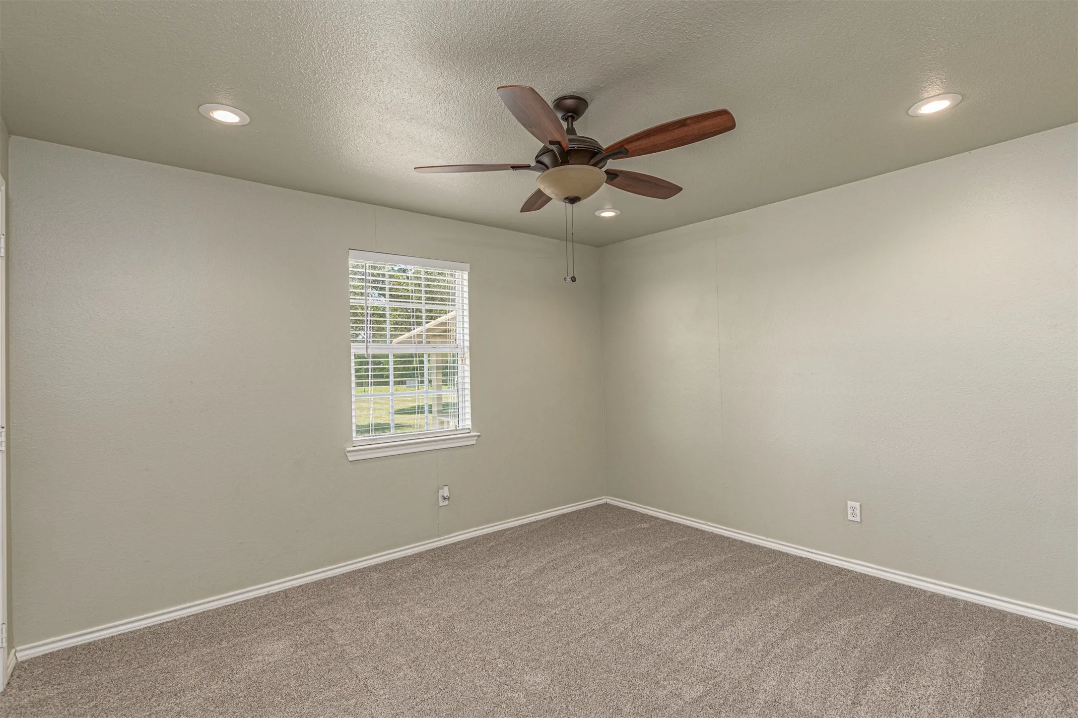 Single Family Residence For Sale in Hunt County , 2721 Fm 2649, Lone Oak, Texas 75453, 3 Bedrooms, 2 Bathrooms, 2 Garage spaces, 1,456 Sqft, built in 1983, Price $435,000, mls#21331564, Real Estate Agent in Lone Oak, Homes For Sale in Hunt county, Homes For Sale in Lone Oak, Realtor in Lone Oak Texas, Real Estate Brokerage Independent Realty Texas, Luminita Cordes Realtor