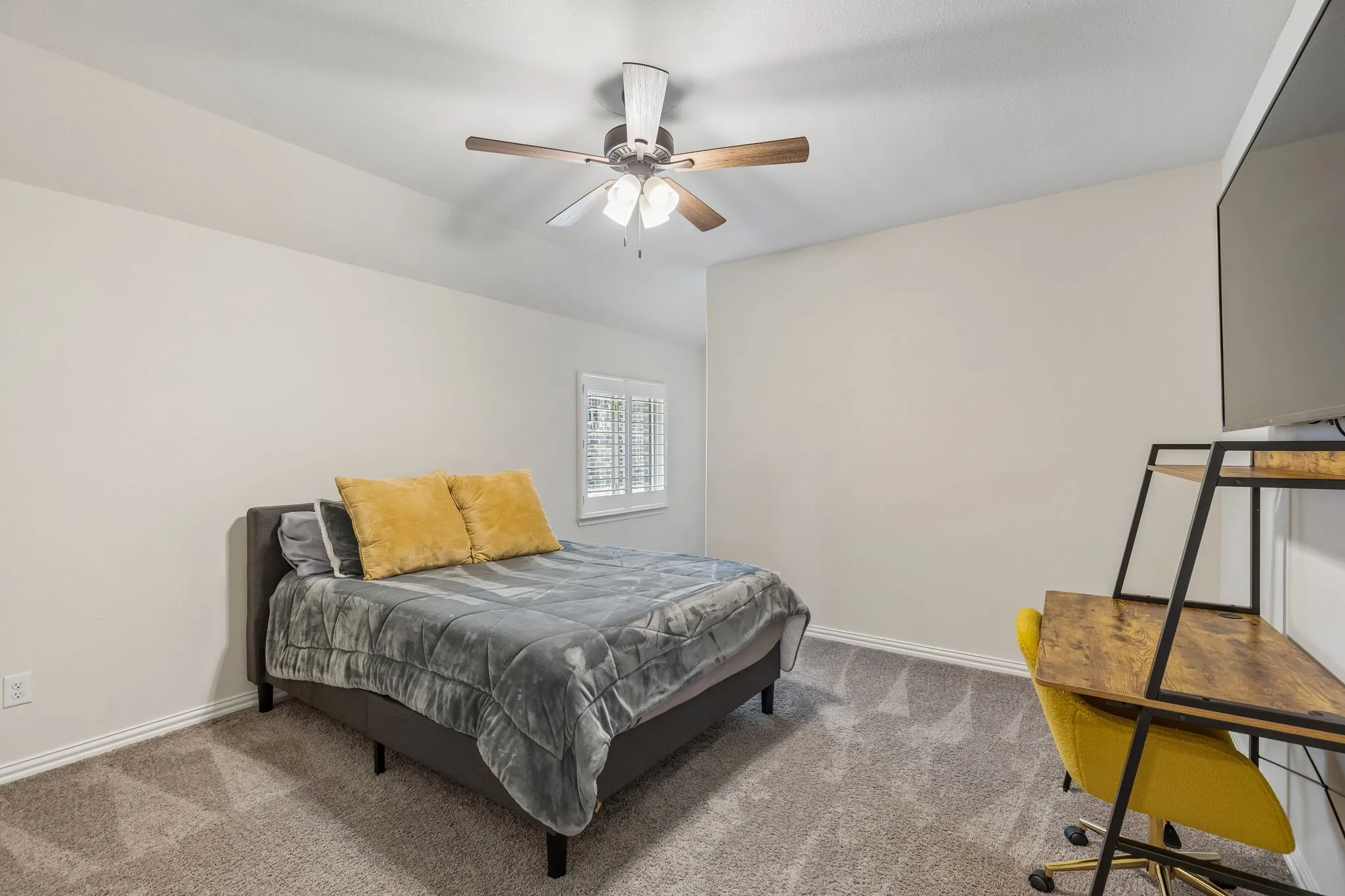 Single Family Residence For Sale in Denton County , 7812 Ivey, The Colony, Texas 75056, 5 Bedroom, 6 Bathroom, 3 Garage spaces, 4,415 Sqft, built in 2017, mls#21329564, Real Estate Agent in The Colony, Homes For Sale in Denton county, Homes For Sale in The Colony, Realtor in The Colony Texas, Real Estate Brokerage Independent Realty Texas, Luminita Cordes Realtor