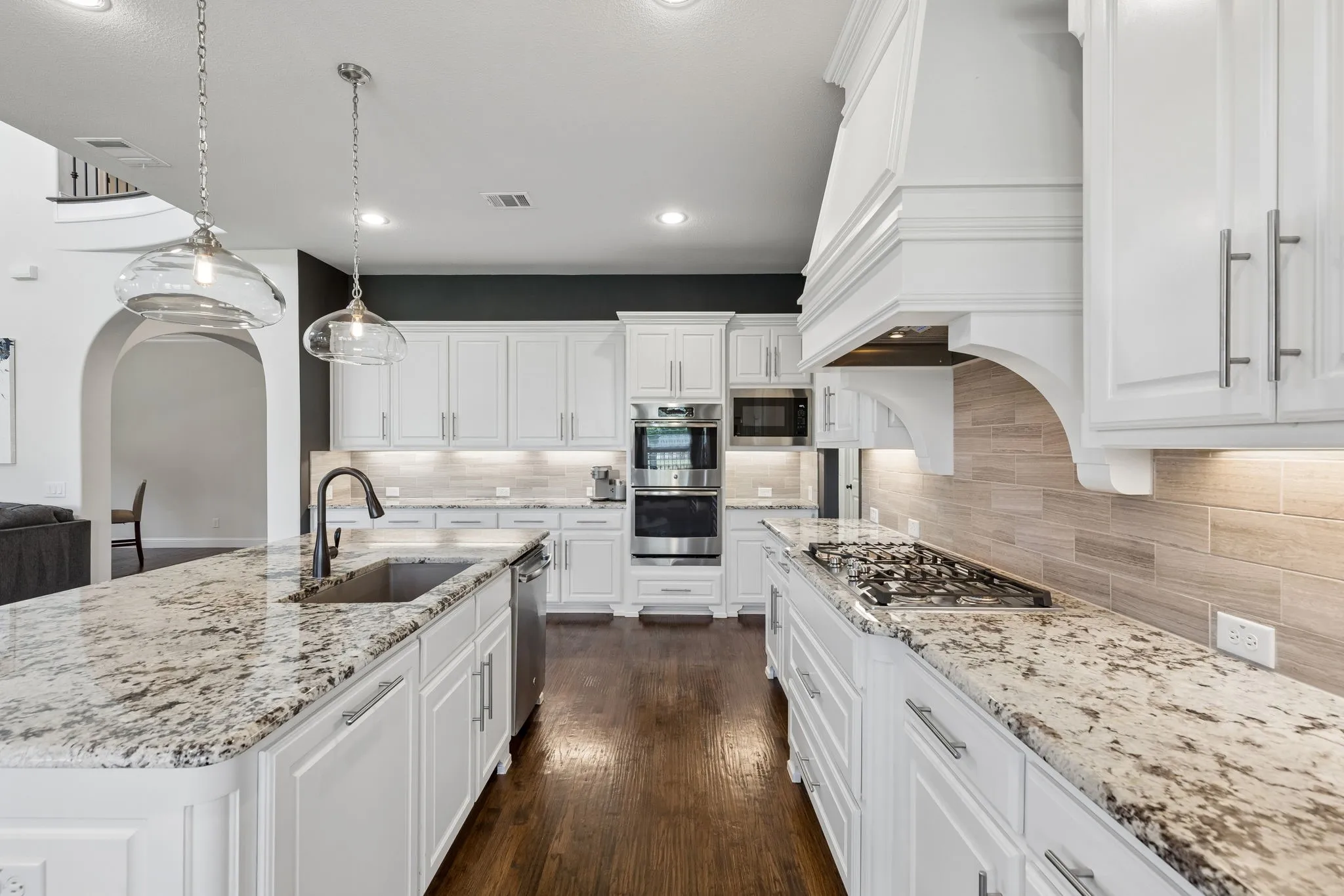 Single Family Residence For Sale in Denton County , 7812 Ivey, The Colony, Texas 75056, 5 Bedroom, 6 Bathroom, 3 Garage spaces, 4,415 Sqft, built in 2017, mls#21329564, Real Estate Agent in The Colony, Homes For Sale in Denton county, Homes For Sale in The Colony, Realtor in The Colony Texas, Real Estate Brokerage Independent Realty Texas, Luminita Cordes Realtor