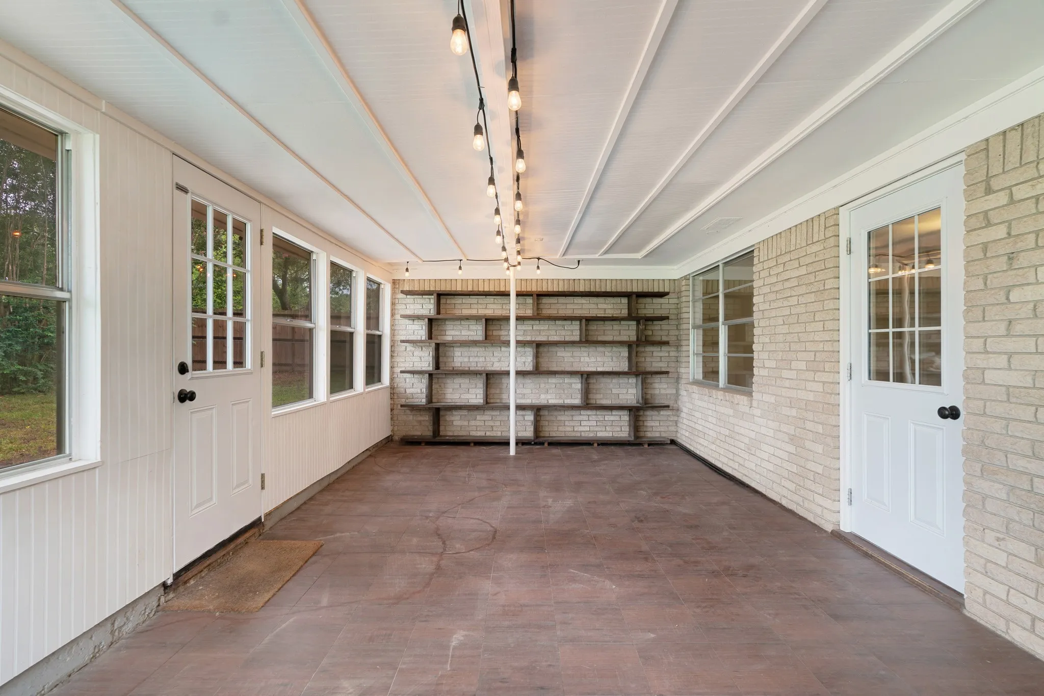 Single Family Residence For Sale in Lamar County , 5880 Pine Mill Road, Reno, Texas 75462, 3 Bedroom, 2 Bathroom, 2 Garage spaces, 2,082 Sqft, built in 1967, mls#21330591, Real Estate Agent in Reno, Homes For Sale in Lamar county, Homes For Sale in Reno, Realtor in Reno Texas, Real Estate Brokerage Independent Realty Texas, Luminita Cordes Realtor