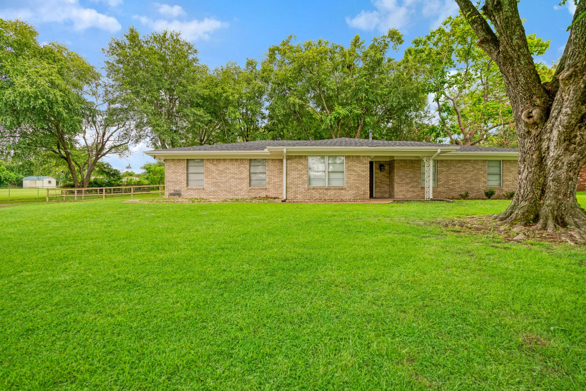 Single Family Residence For Sale in Lamar County , 5880 Pine Mill Road, Reno, Texas 75462, 3 Bedroom, 2 Bathroom, 2 Garage spaces, 2,082 Sqft, built in 1967, mls#21330591, Real Estate Agent in Reno, Homes For Sale in Lamar county, Homes For Sale in Reno, Realtor in Reno Texas, Real Estate Brokerage Independent Realty Texas, Luminita Cordes Realtor