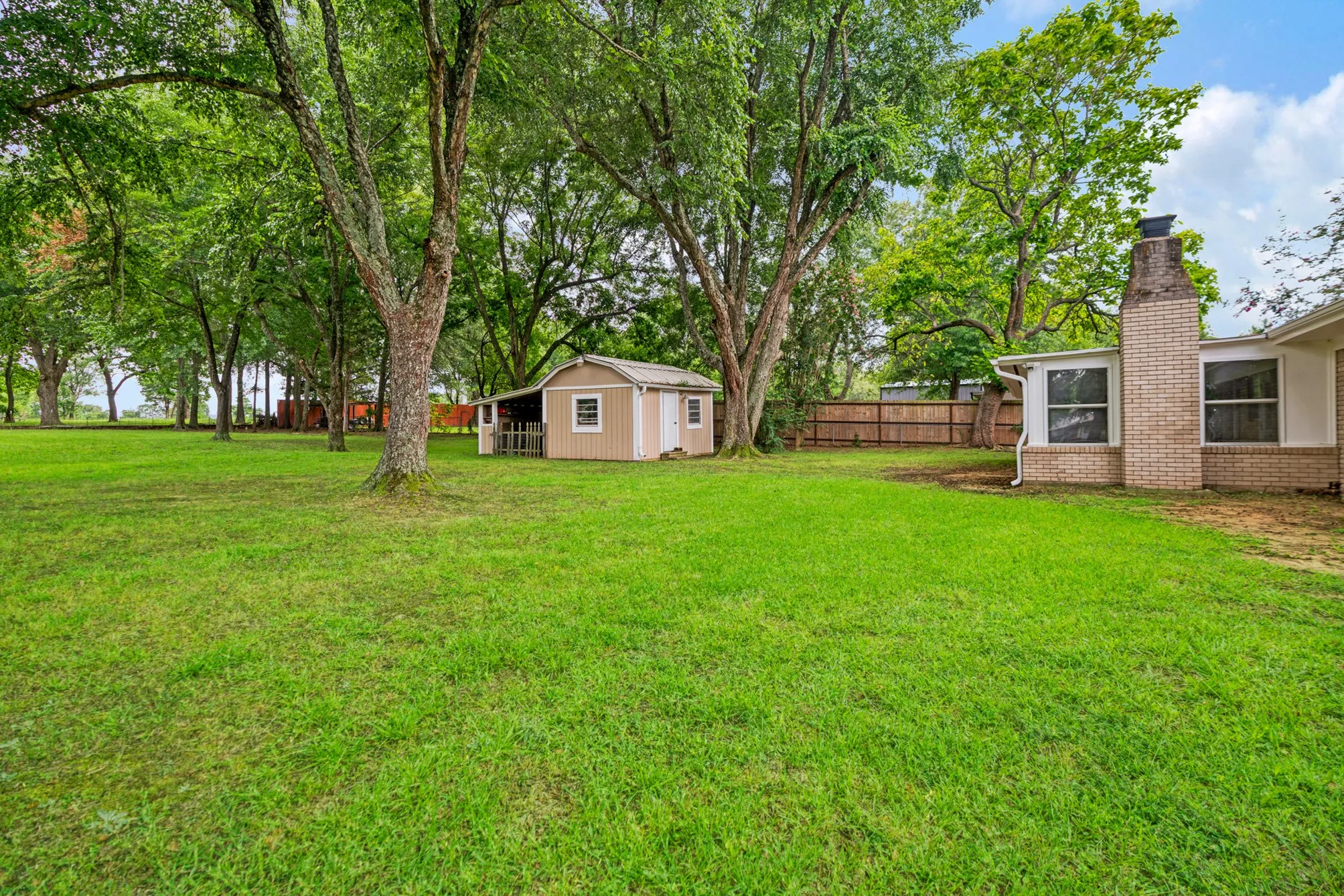 Single Family Residence For Sale in Lamar County , 5880 Pine Mill Road, Reno, Texas 75462, 3 Bedroom, 2 Bathroom, 2 Garage spaces, 2,082 Sqft, built in 1967, mls#21330591, Real Estate Agent in Reno, Homes For Sale in Lamar county, Homes For Sale in Reno, Realtor in Reno Texas, Real Estate Brokerage Independent Realty Texas, Luminita Cordes Realtor