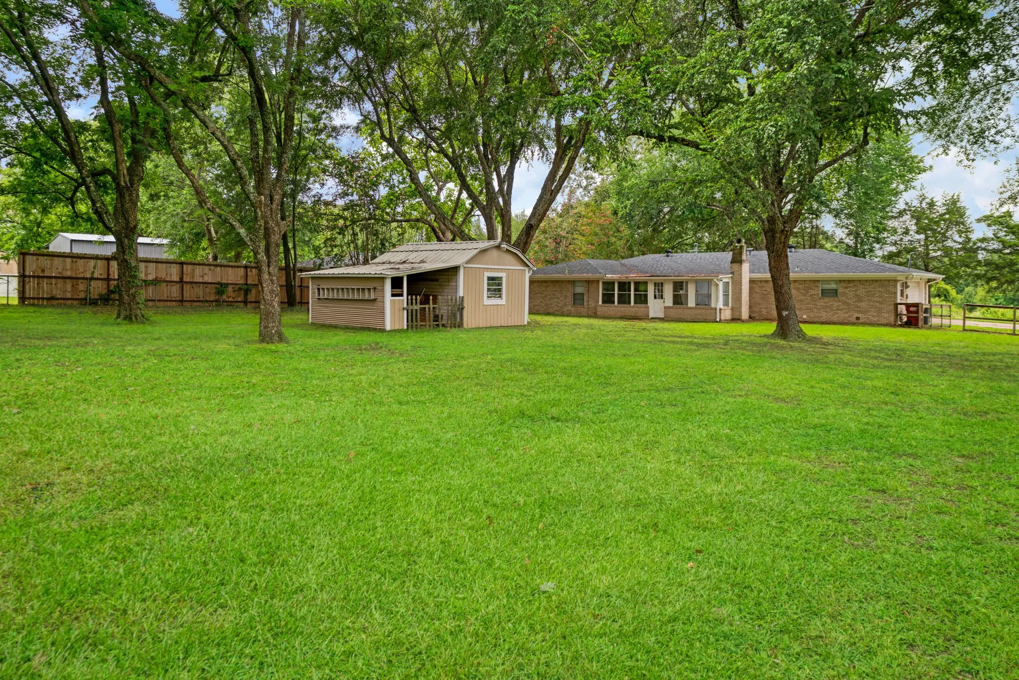 Single Family Residence For Sale in Lamar County , 5880 Pine Mill Road, Reno, Texas 75462, 3 Bedroom, 2 Bathroom, 2 Garage spaces, 2,082 Sqft, built in 1967, mls#21330591, Real Estate Agent in Reno, Homes For Sale in Lamar county, Homes For Sale in Reno, Realtor in Reno Texas, Real Estate Brokerage Independent Realty Texas, Luminita Cordes Realtor