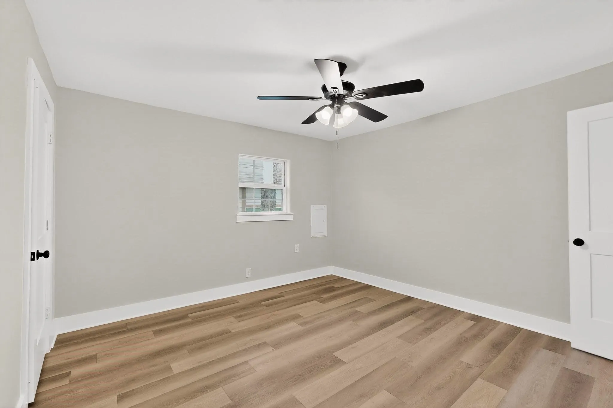 Single Family Residence For Sale in Tarrant County , 5313 Libbey Avenue, Fort Worth, Texas 76107, 3 Bedroom, 2 Bathroom, Garage spaces, 1,376 Sqft, built in 1963, mls#21331072, Real Estate Agent in Fort Worth, Homes For Sale in Tarrant county, Homes For Sale in Fort Worth, Realtor in Fort Worth Texas, Real Estate Brokerage Independent Realty Texas, Luminita Cordes Realtor