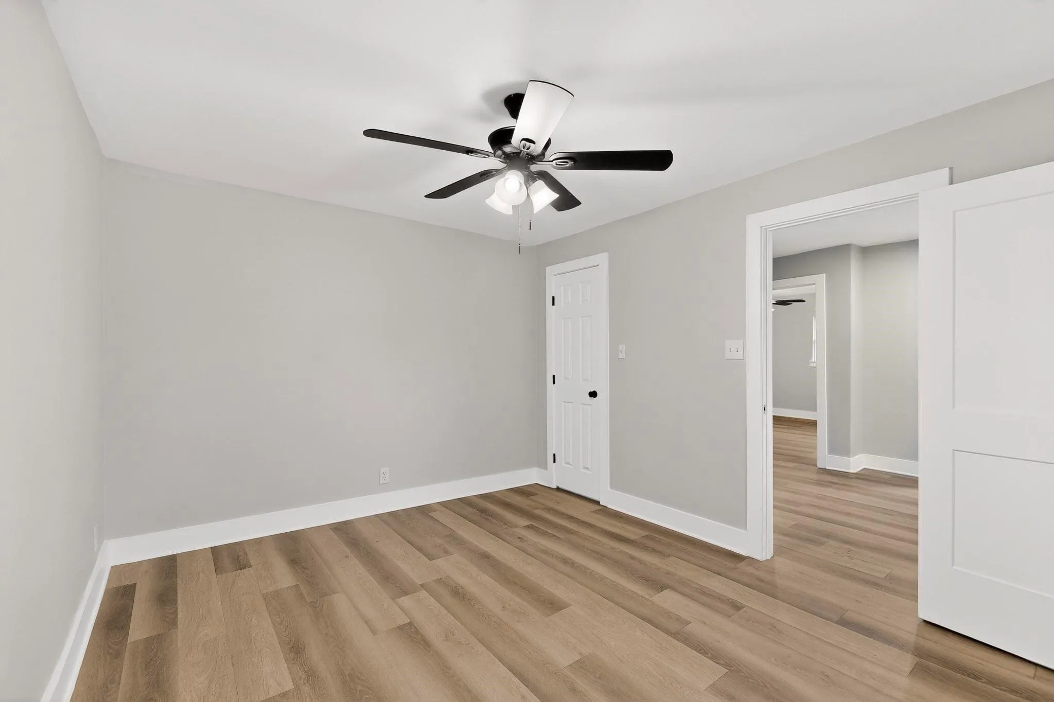 Single Family Residence For Sale in Tarrant County , 5313 Libbey Avenue, Fort Worth, Texas 76107, 3 Bedroom, 2 Bathroom, Garage spaces, 1,376 Sqft, built in 1963, mls#21331072, Real Estate Agent in Fort Worth, Homes For Sale in Tarrant county, Homes For Sale in Fort Worth, Realtor in Fort Worth Texas, Real Estate Brokerage Independent Realty Texas, Luminita Cordes Realtor