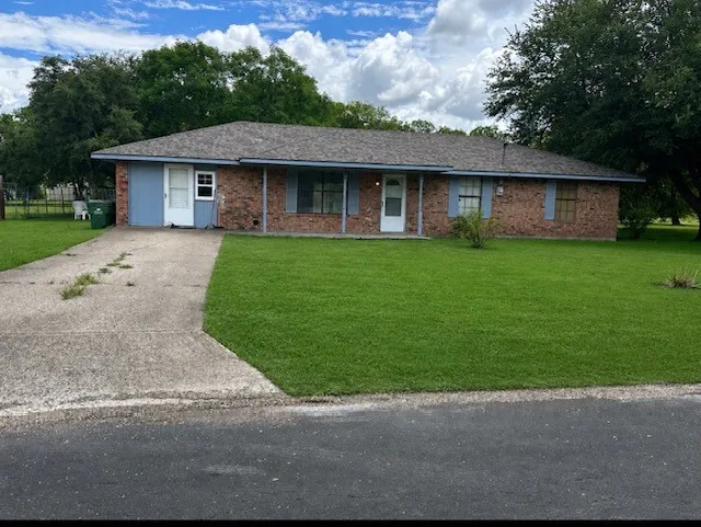 Single Family Residence For Sale in Ellis County , 760 Williams Street, Italy, Texas 76651, 4 Bedroom, 1 Bathroom, Garage spaces, 1,614 Sqft, built in 1987, mls#21318928, Real Estate Agent in Italy, Homes For Sale in Ellis county, Homes For Sale in Italy, Realtor in Italy Texas, Real Estate Brokerage Independent Realty Texas, Luminita Cordes Realtor
