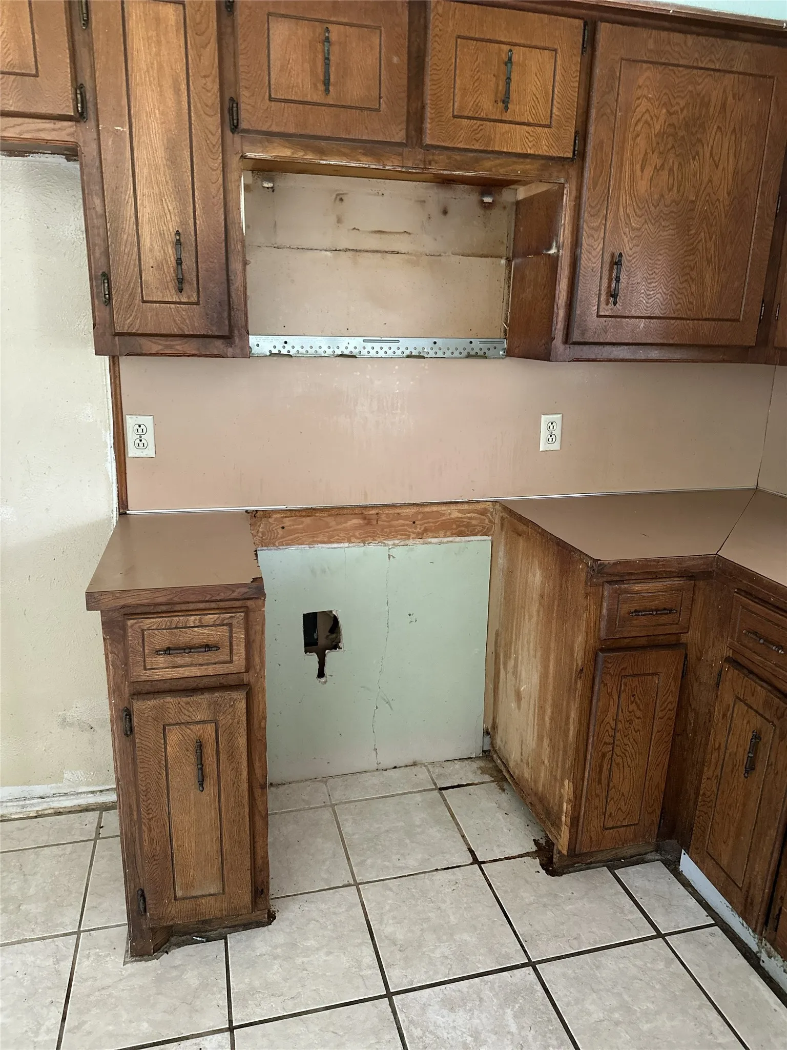 Kitchen areafor stove and microwave