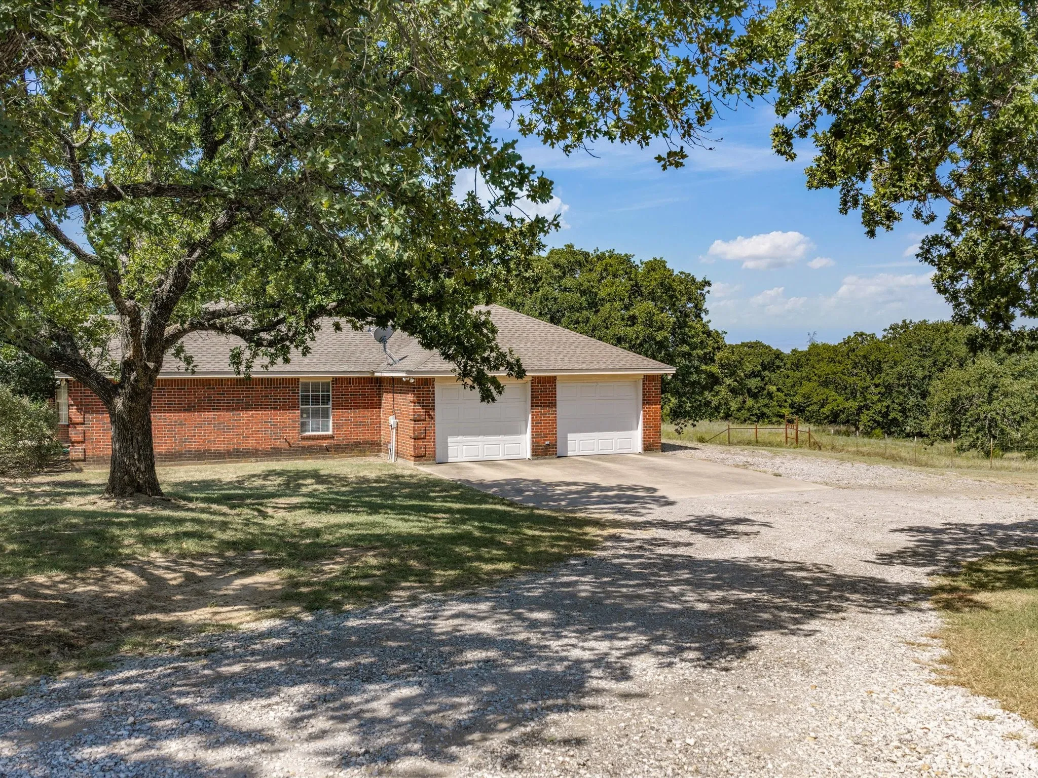Single Family Residence For Sale in Wise County , 466 County Road 1180, Alvord, Texas 76225, 3 Bedrooms, 2 Bathrooms, 2 Garage spaces, 1,652 Sqft, built in 1996, Price $695,000, mls#21329635, Real Estate Agent in Alvord, Homes For Sale in Wise county, Homes For Sale in Alvord, Realtor in Alvord Texas, Real Estate Brokerage Independent Realty Texas, Luminita Cordes Realtor